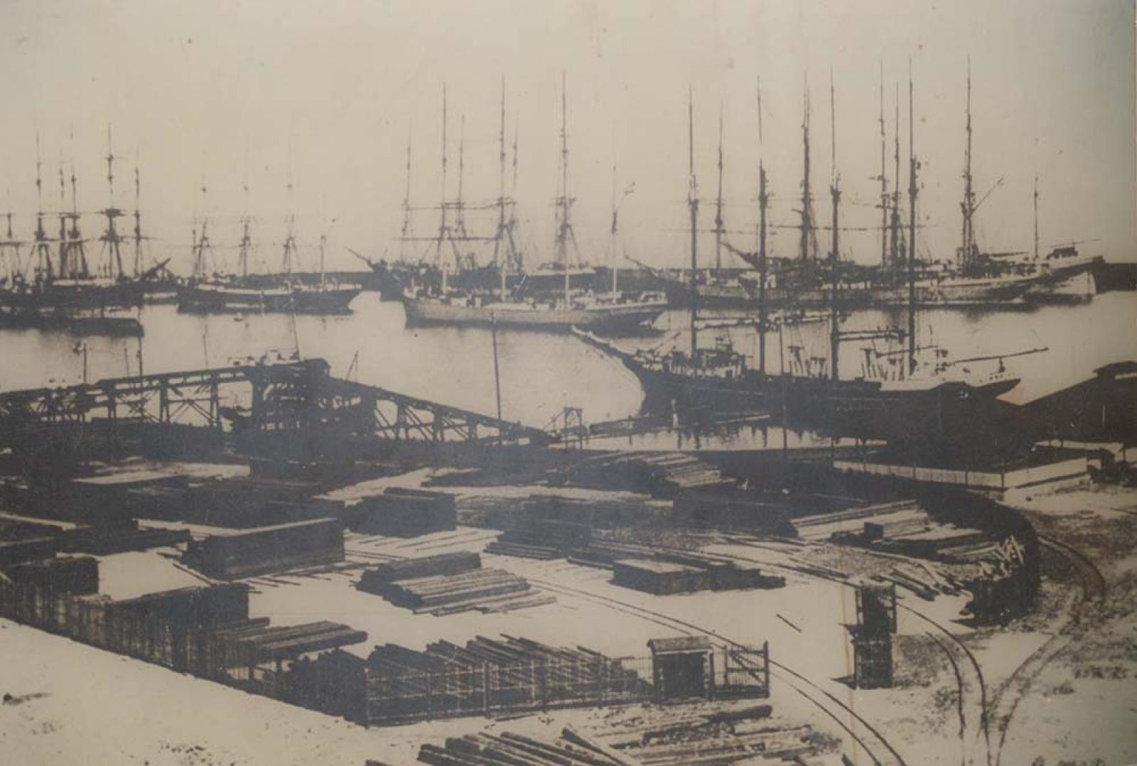 Muelle de Compañía El Boleo y embarcaciones.