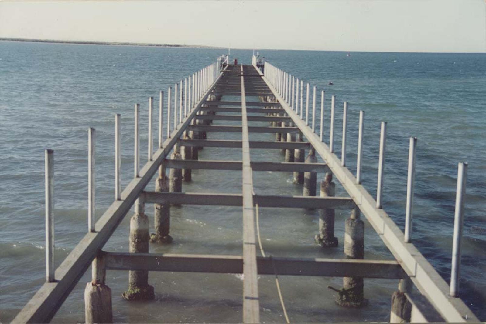 Muelle del Paseo de la Reina, sin durmientes.