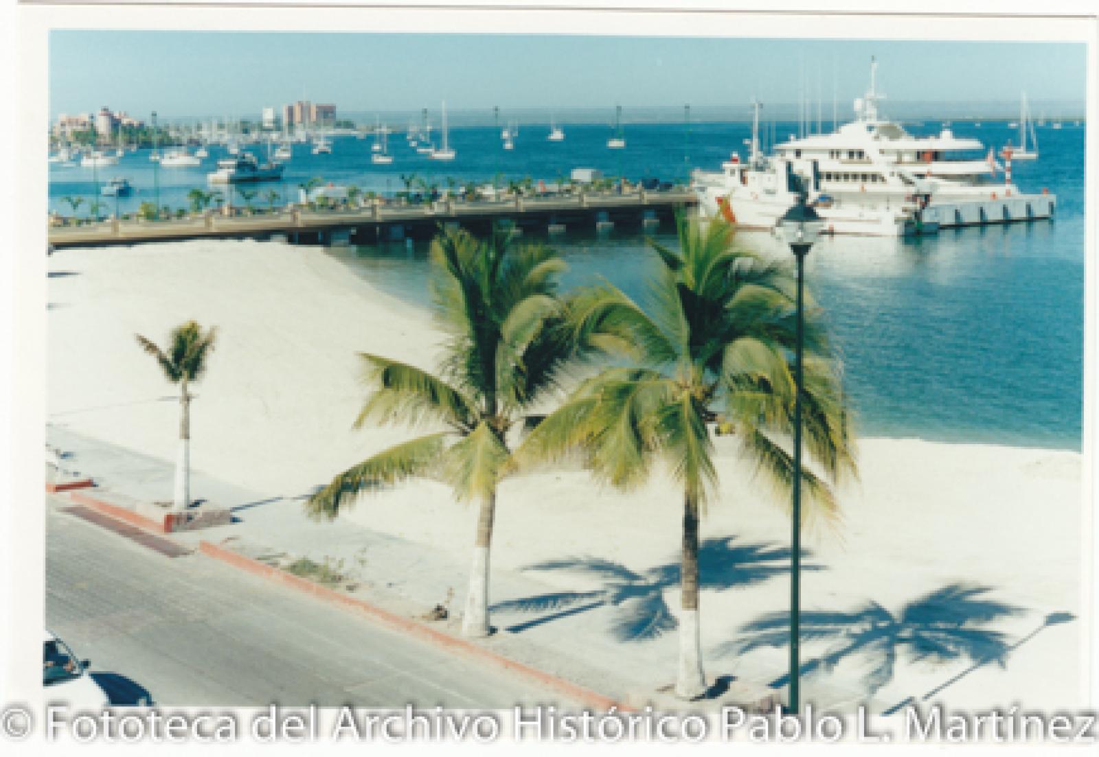 Muelle Fiscal, malecón de La Paz.