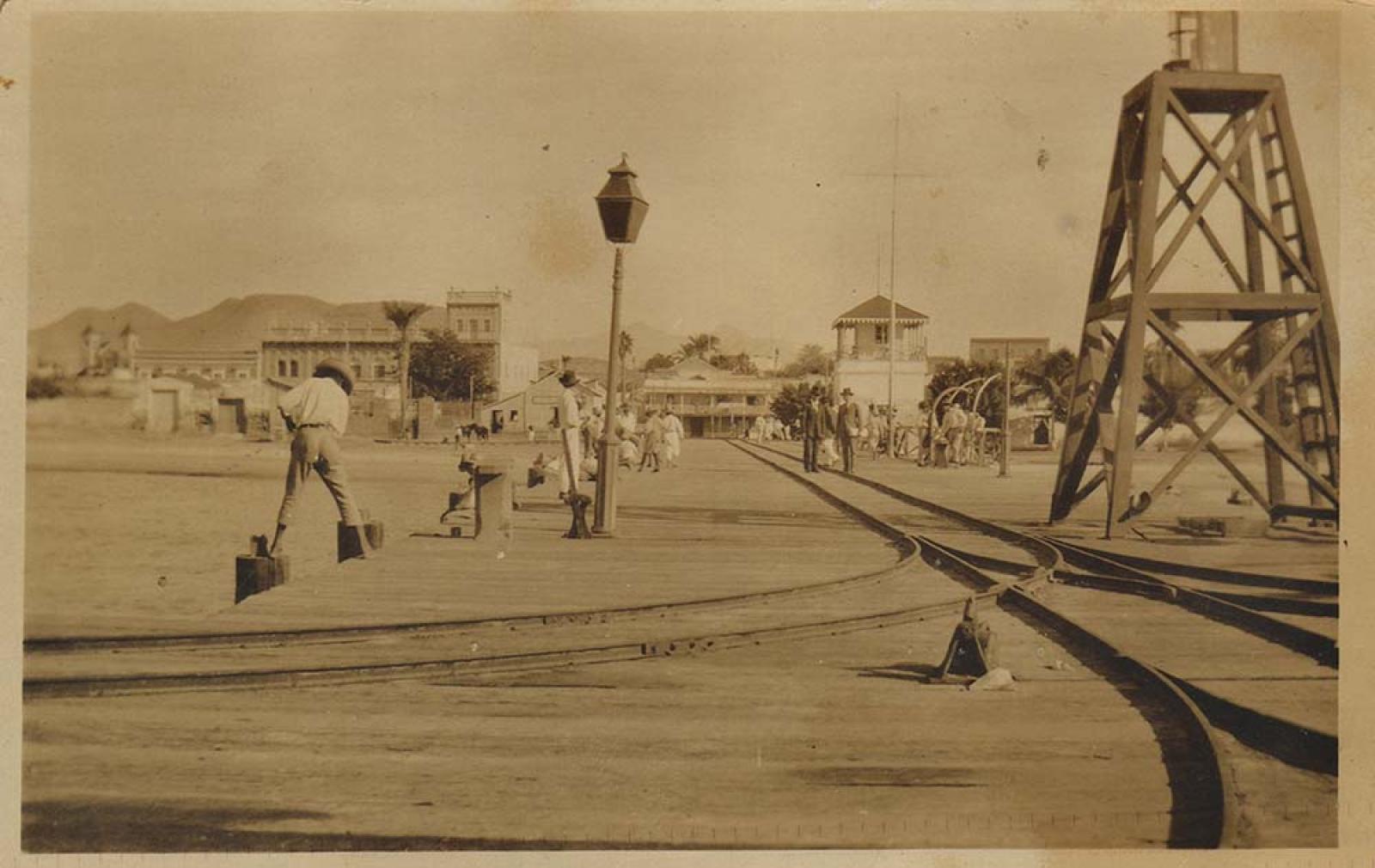 Muelle fiscal y Torre del vigía.