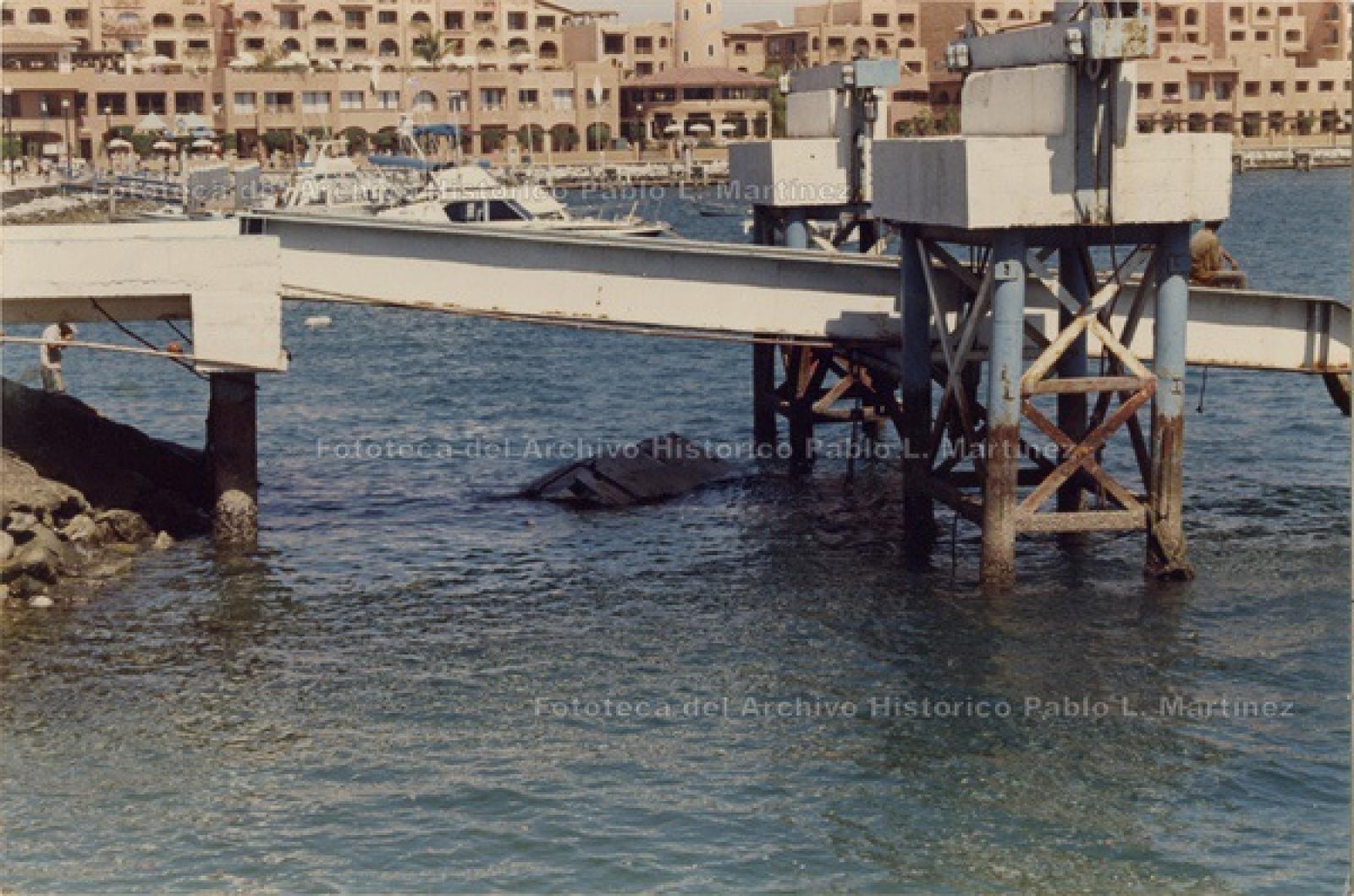 Muelle y plaza comercial Puerto Paraíso, Cabo San Lucas.