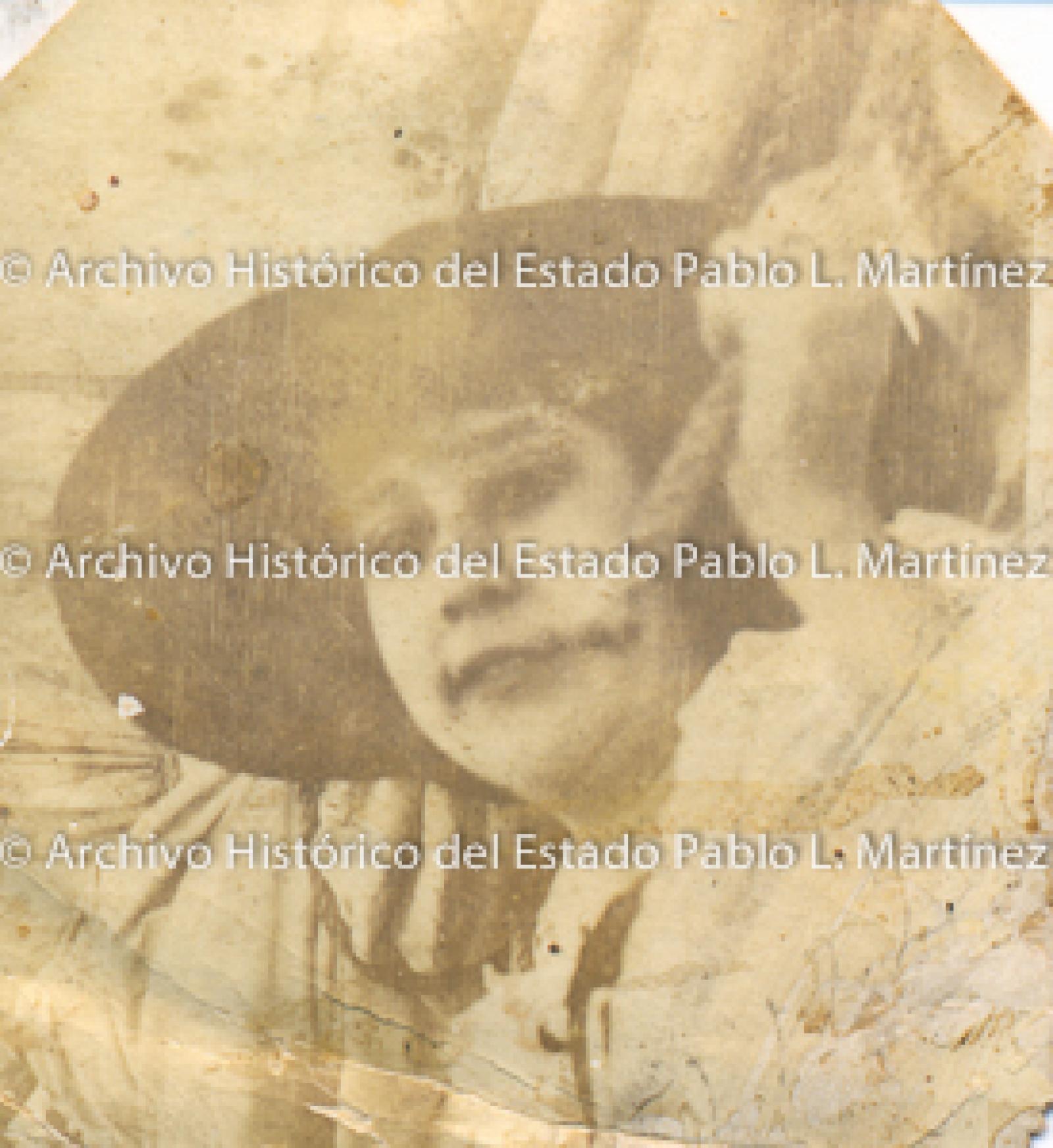 Mujer con sombrero, retrato.