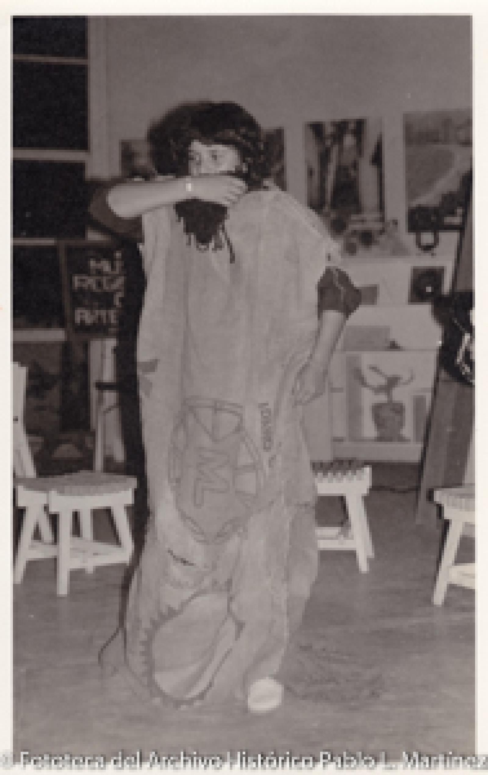 Mujer con vestuario teatral