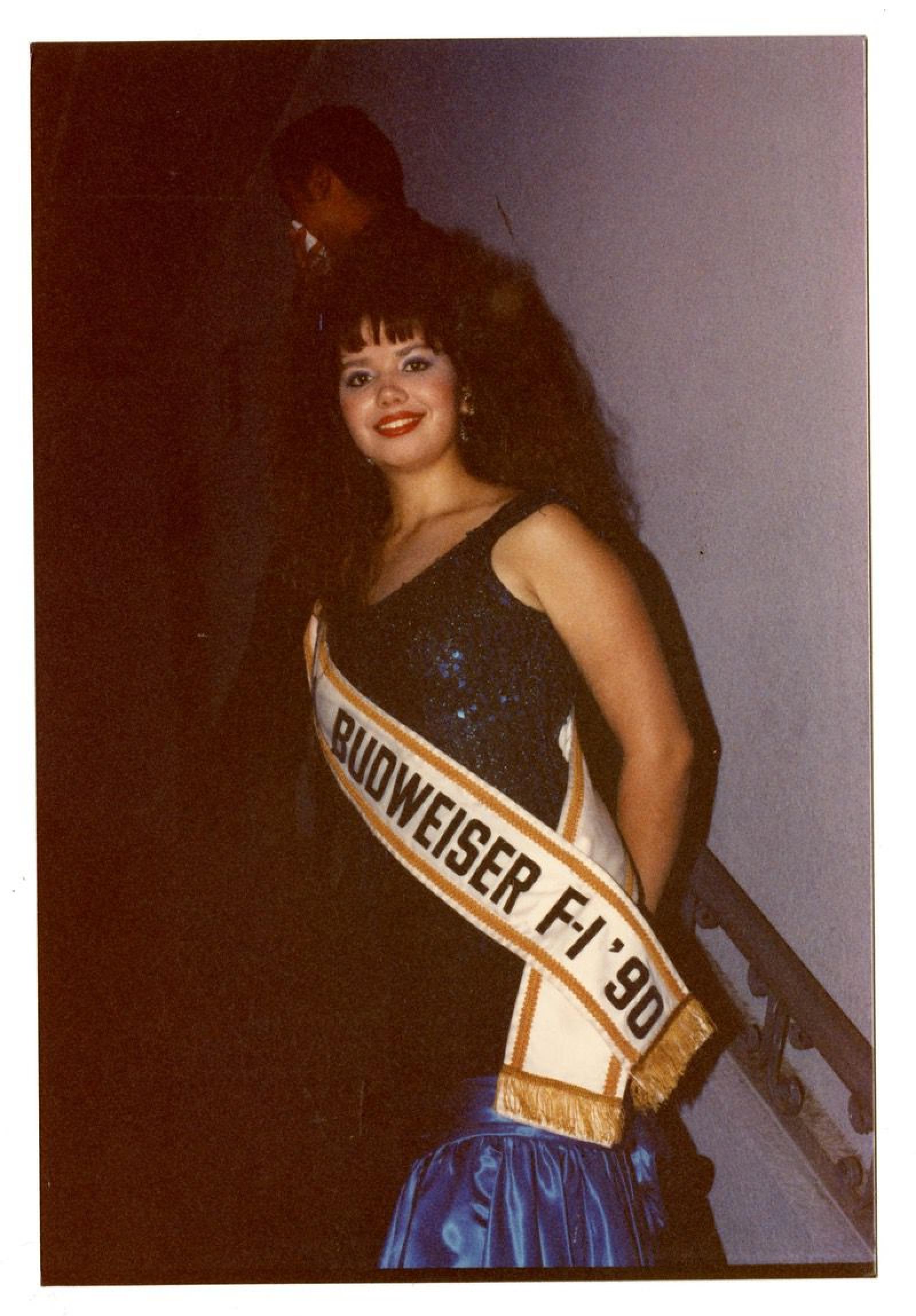 Mujer que representa Budweiser F-I’ 90.