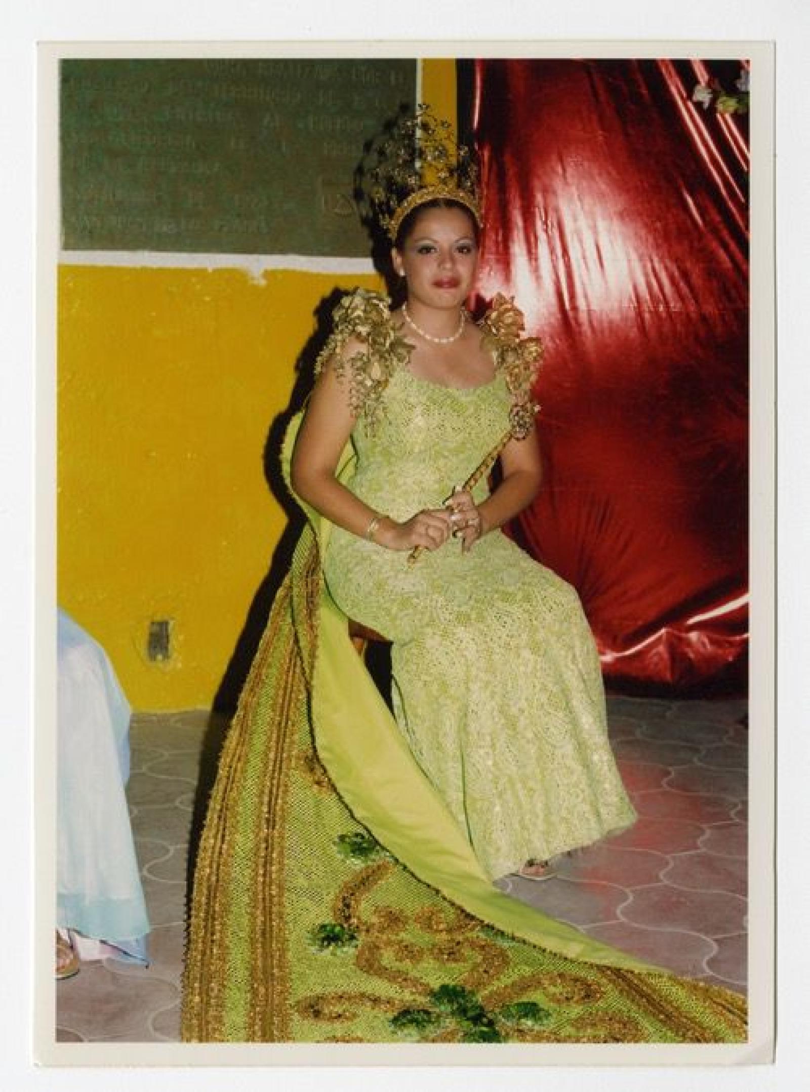 Mujer que viste elegante.