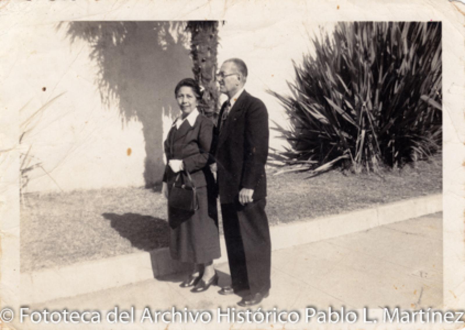Mujer y hombre, jardín