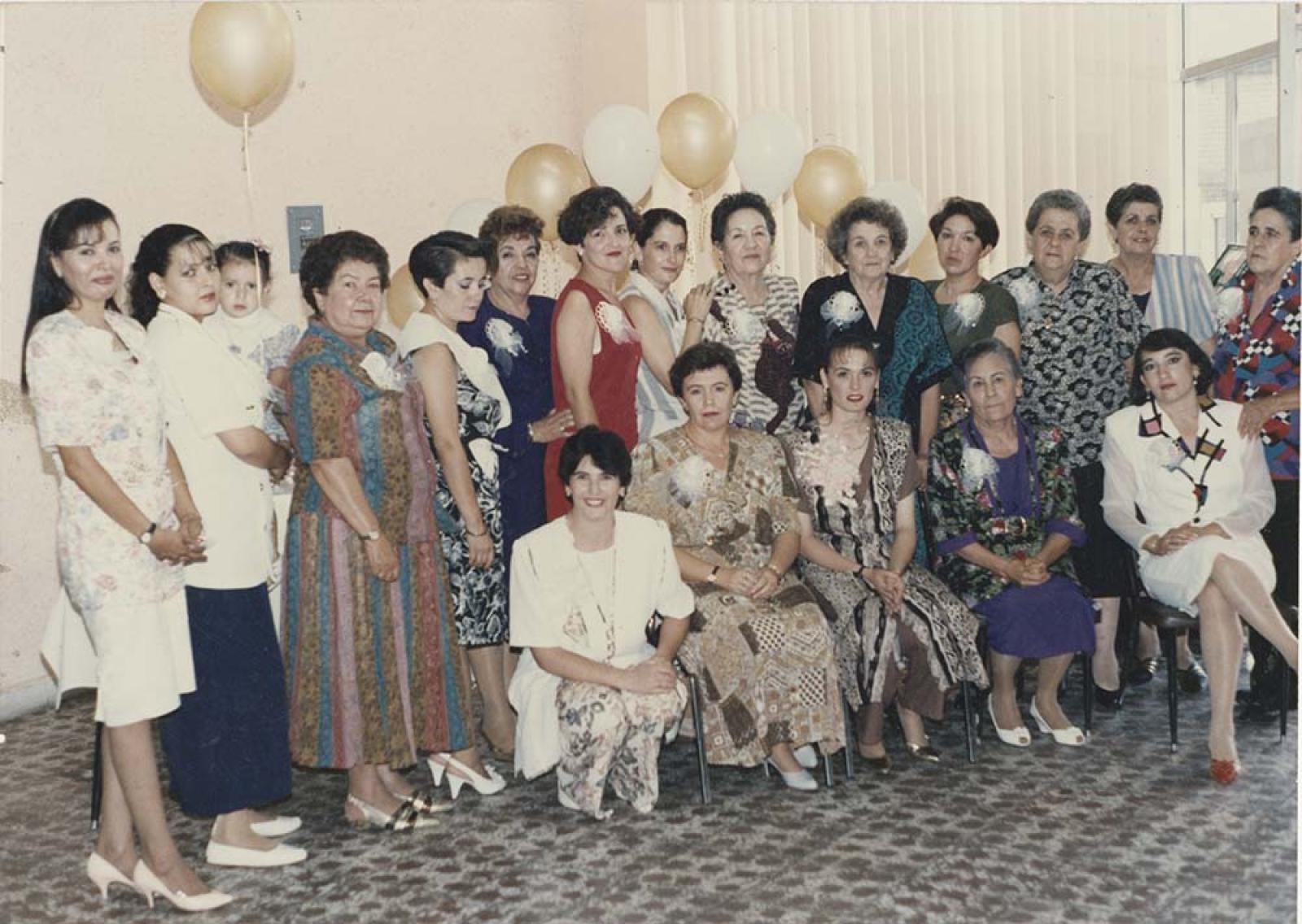 Mujeres, en celebración.