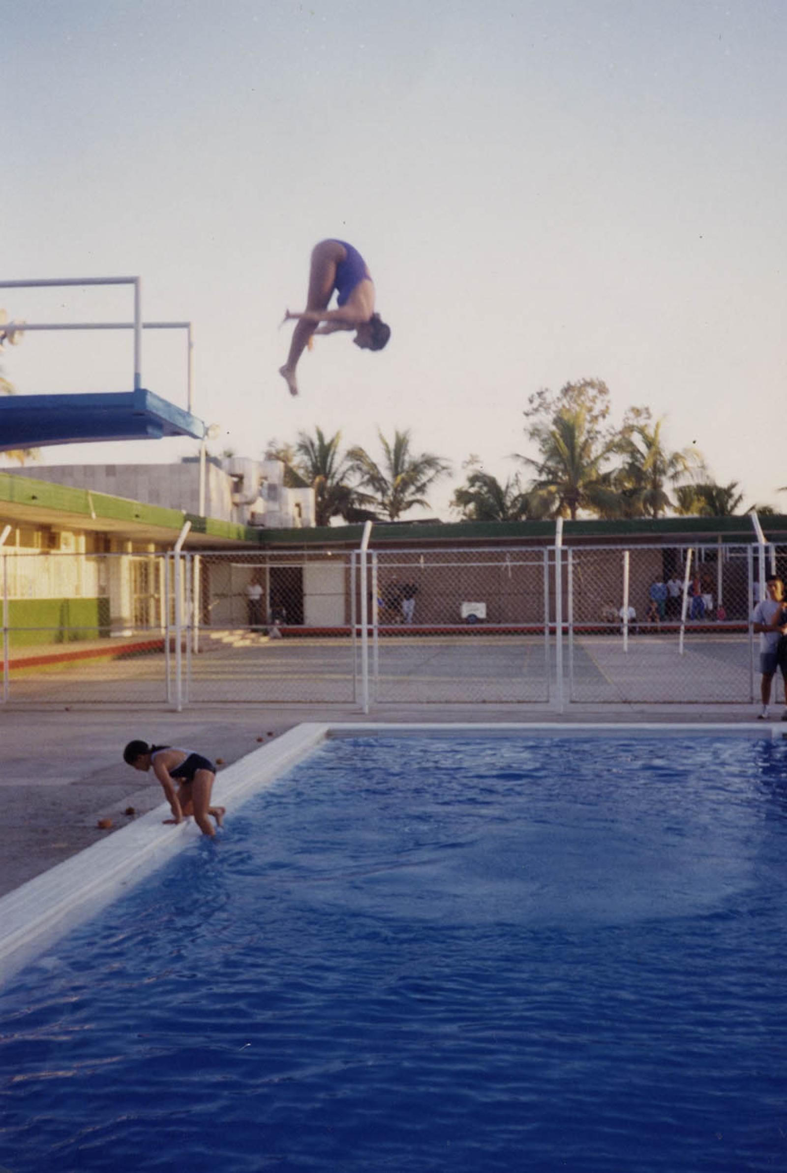 Mujeres en entrenamiento de clavados.