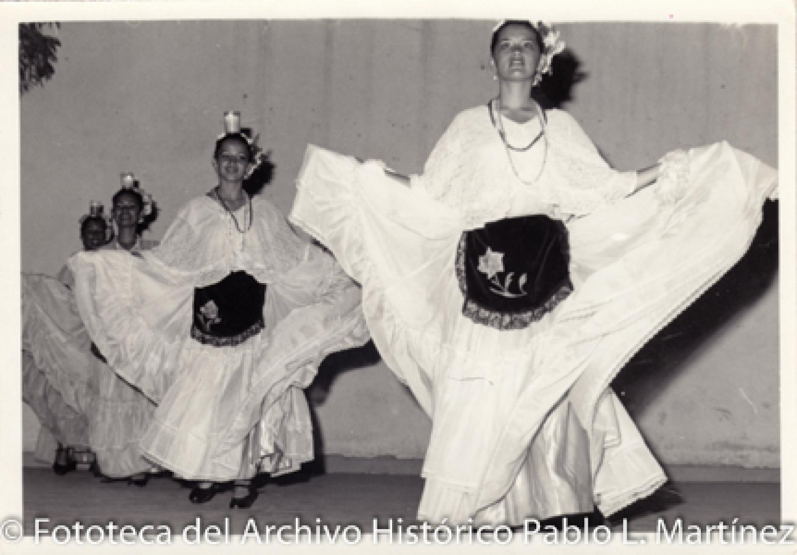 Mujeres en escenario.