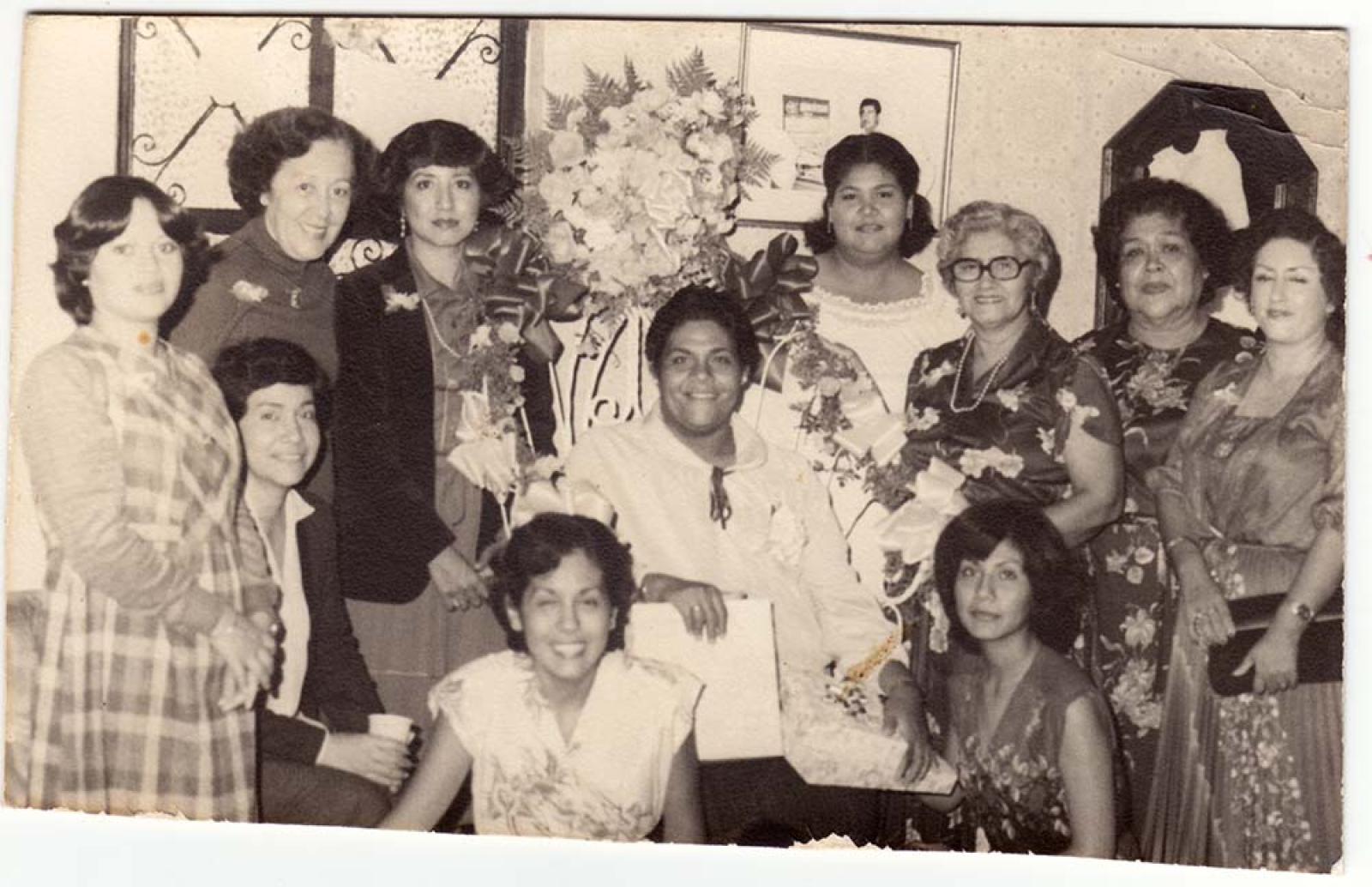 Mujeres en festejo.