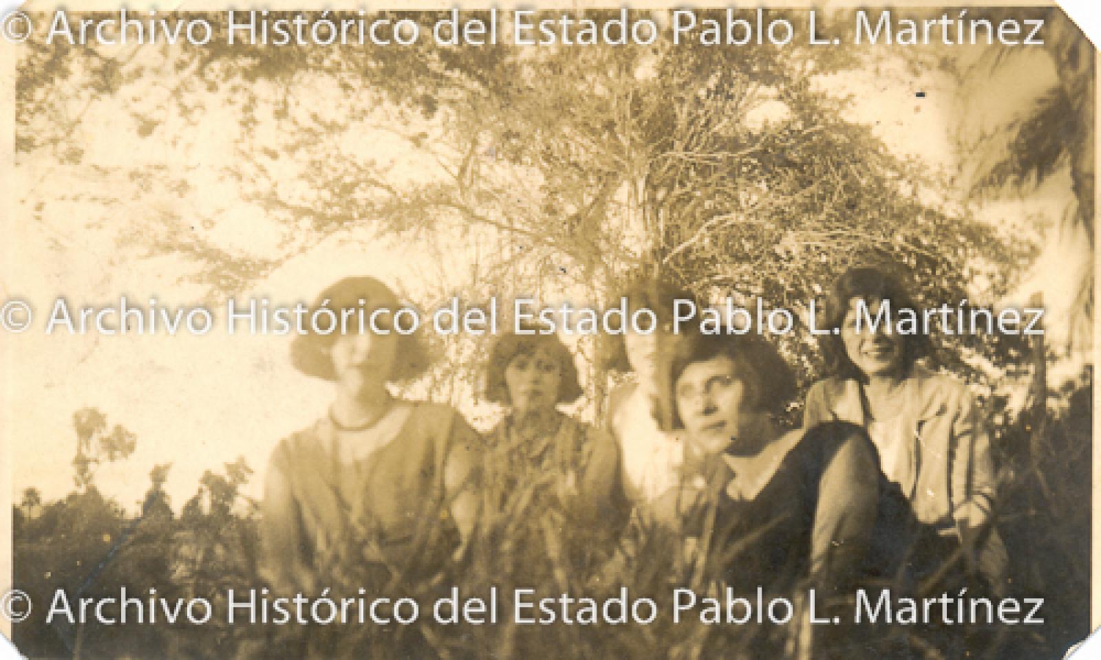 Mujeres en La Presa. Todos Santos.