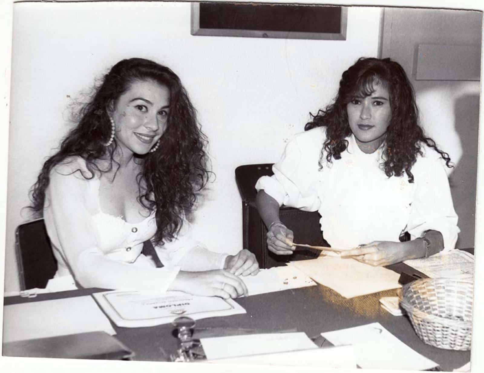 Mujeres en oficina.