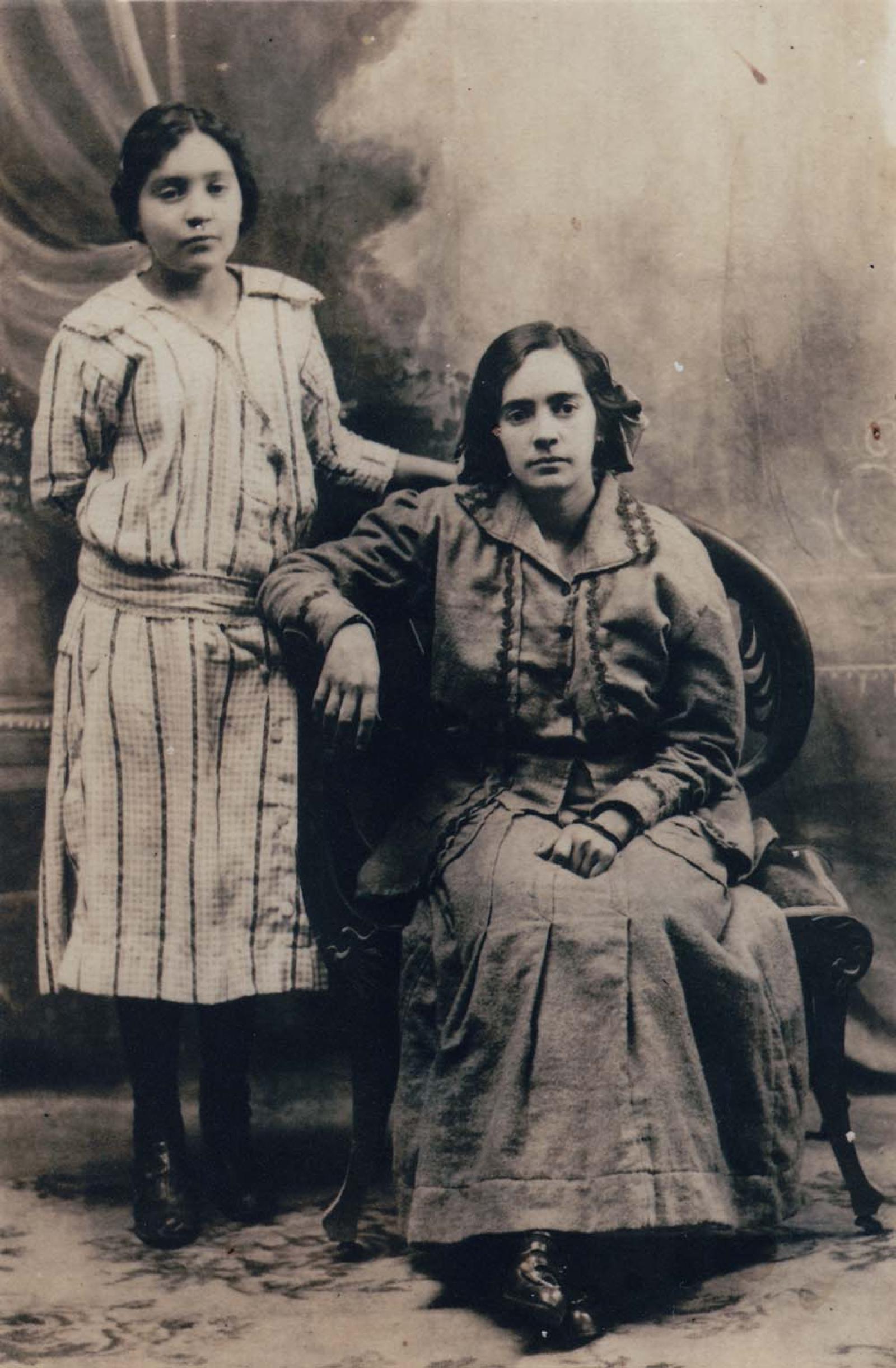 Mujeres en pose, retrato.