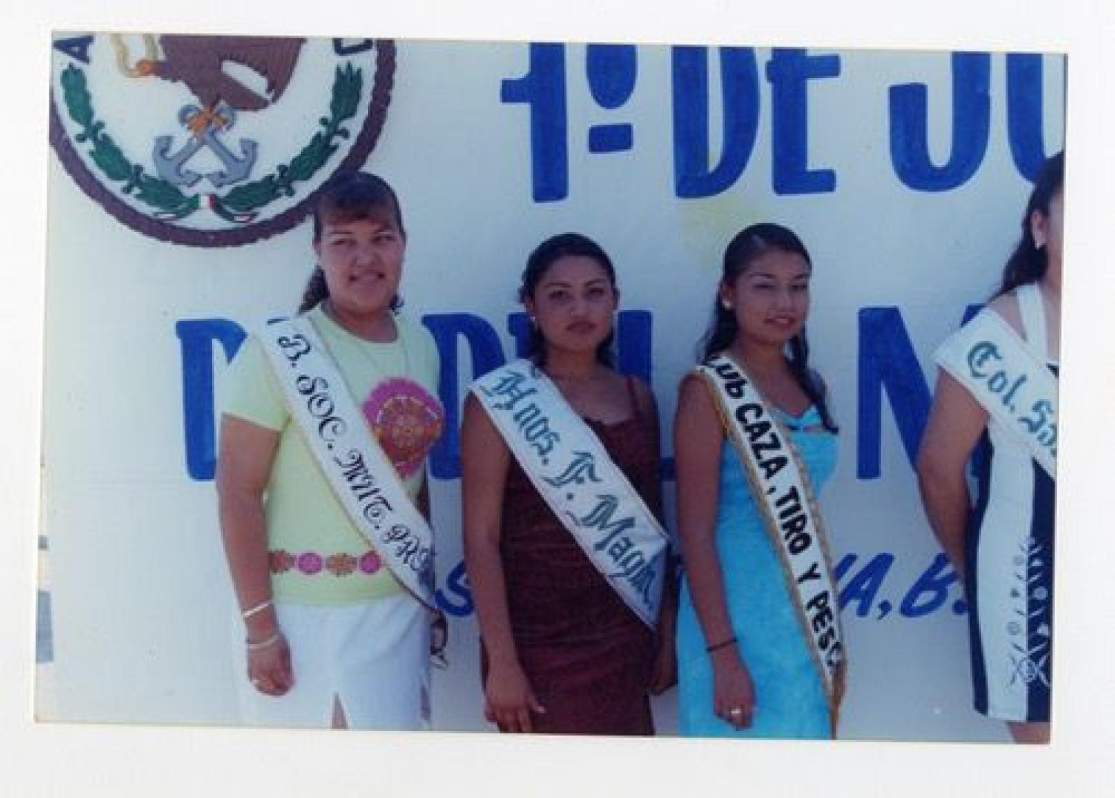 Mujeres que representan a instituciones y clubes.