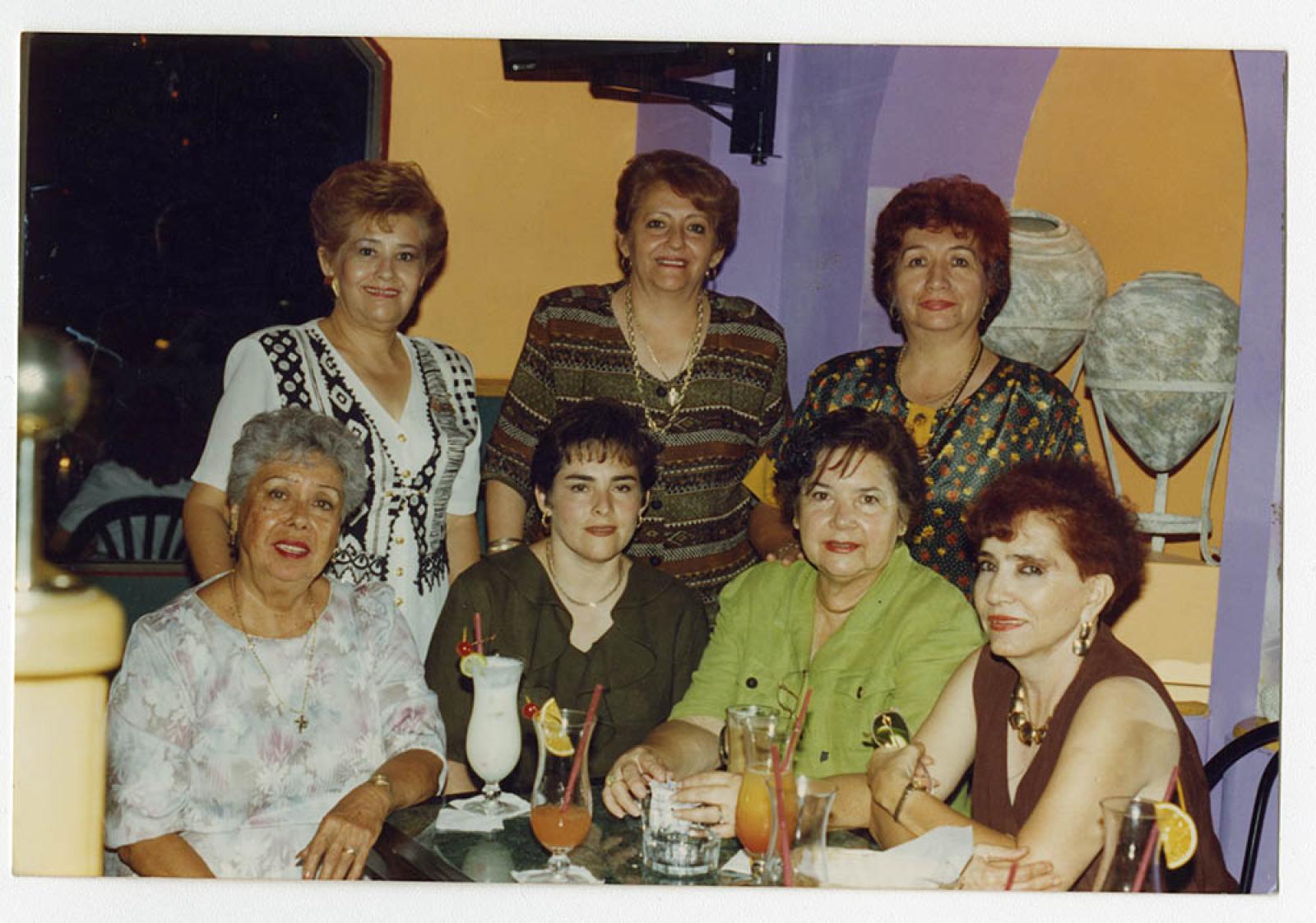 Mujeres, retrato de grupo.