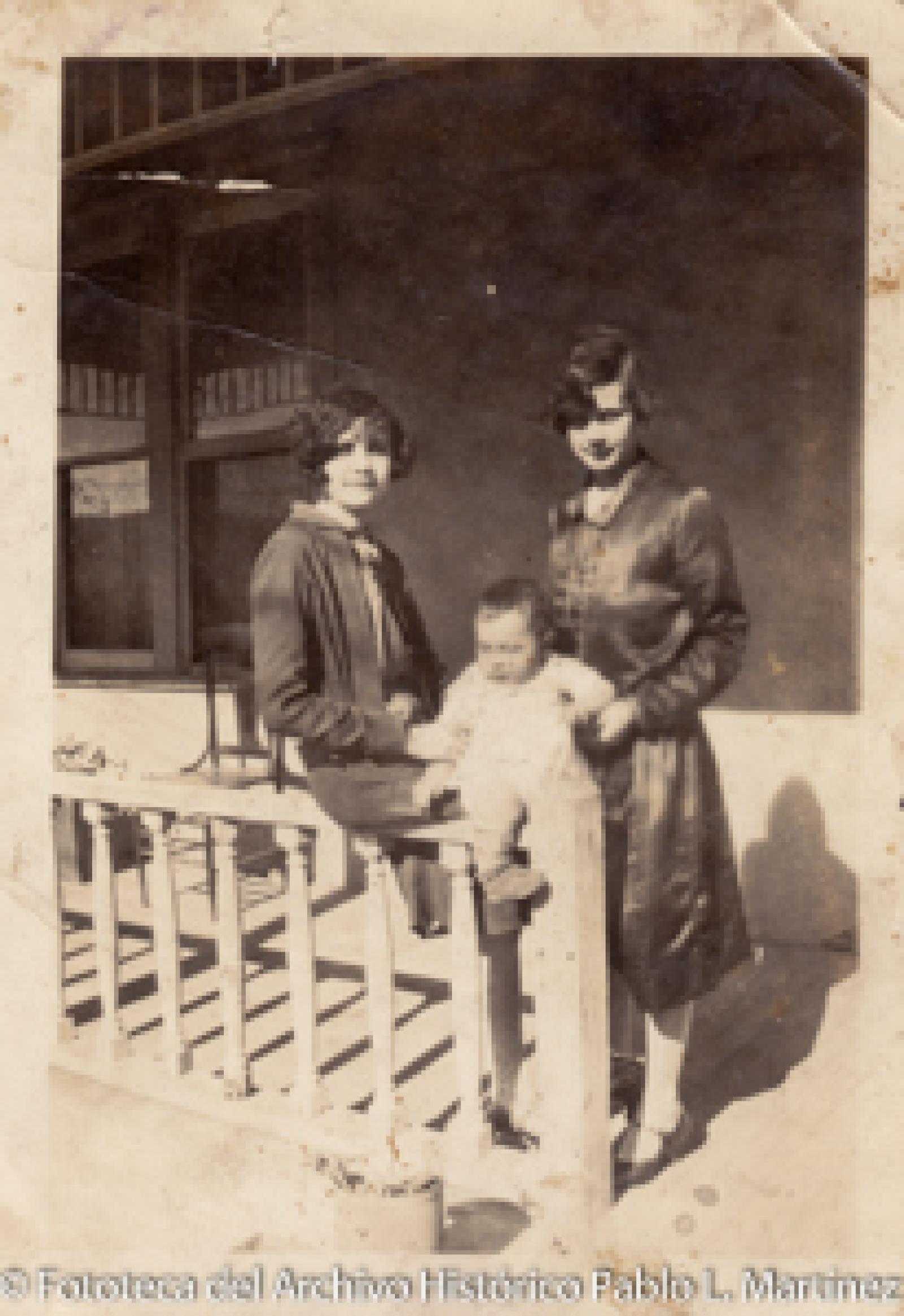 Mujeres y bebé, retrato.