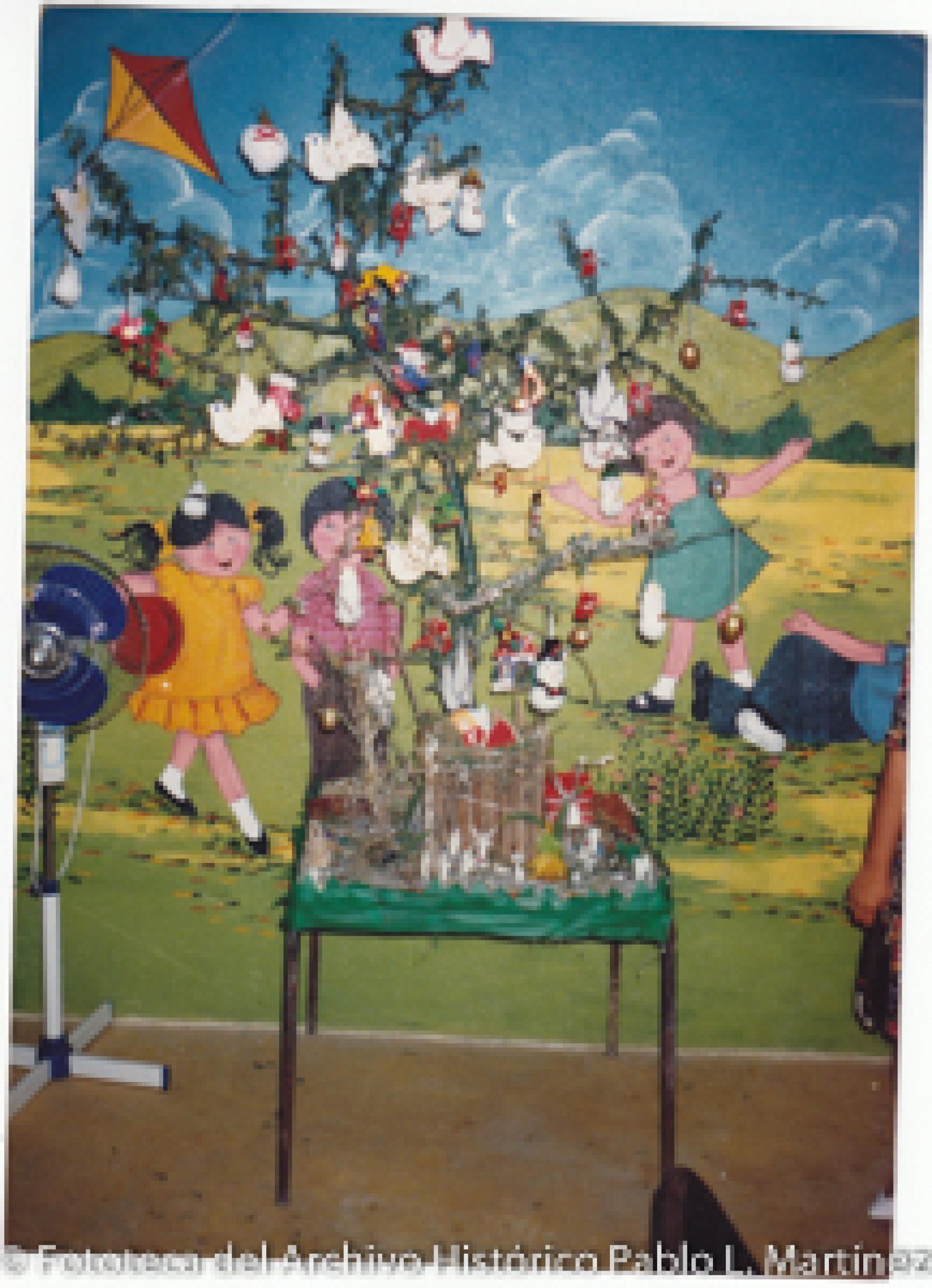 Mural y árbol de navidad.