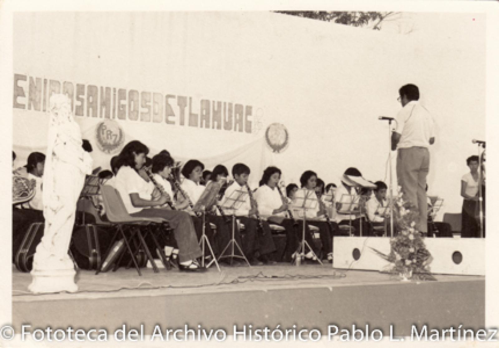 Músicos en explanada