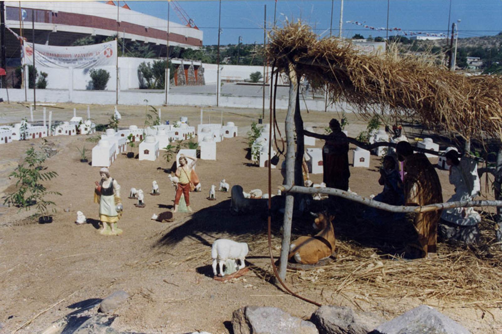 Nacimiento navideño expuesto en terreno ubicado entre las calles Prof. Marcelo Rubio Ruiz y 5 de Mayo, en la ciudad de La Paz, Baja California Sur.