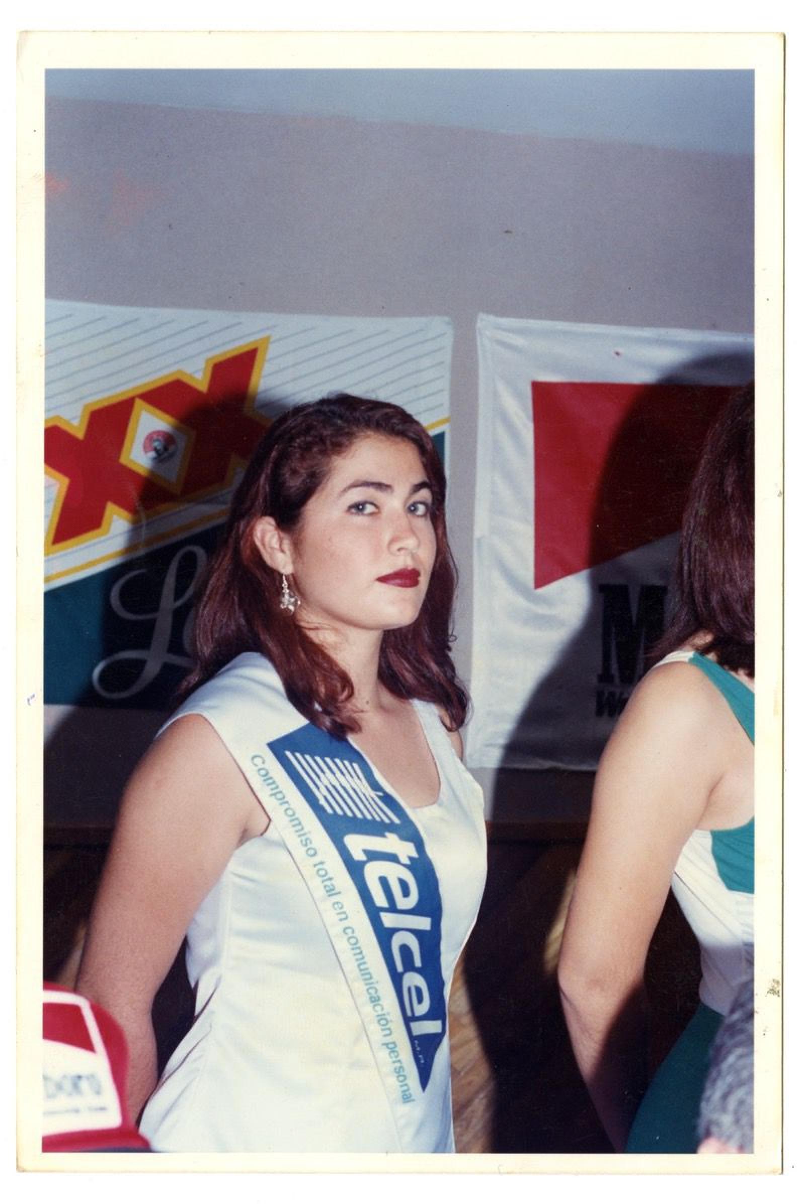 Nadia, edecán Telcel.