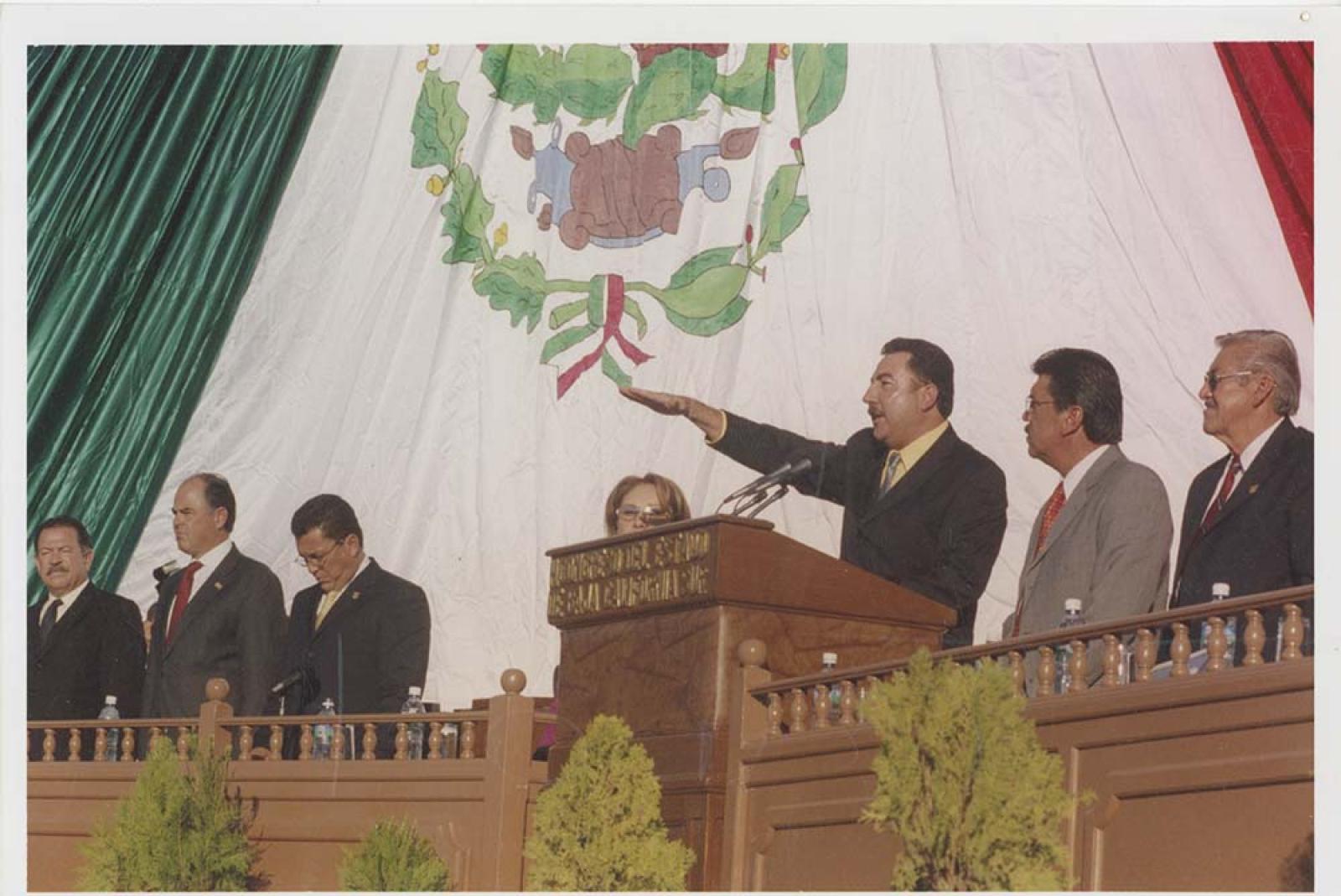 Narciso Agúndez Montaño toma protesta en el Congreso del Estado de Baja California Sur.