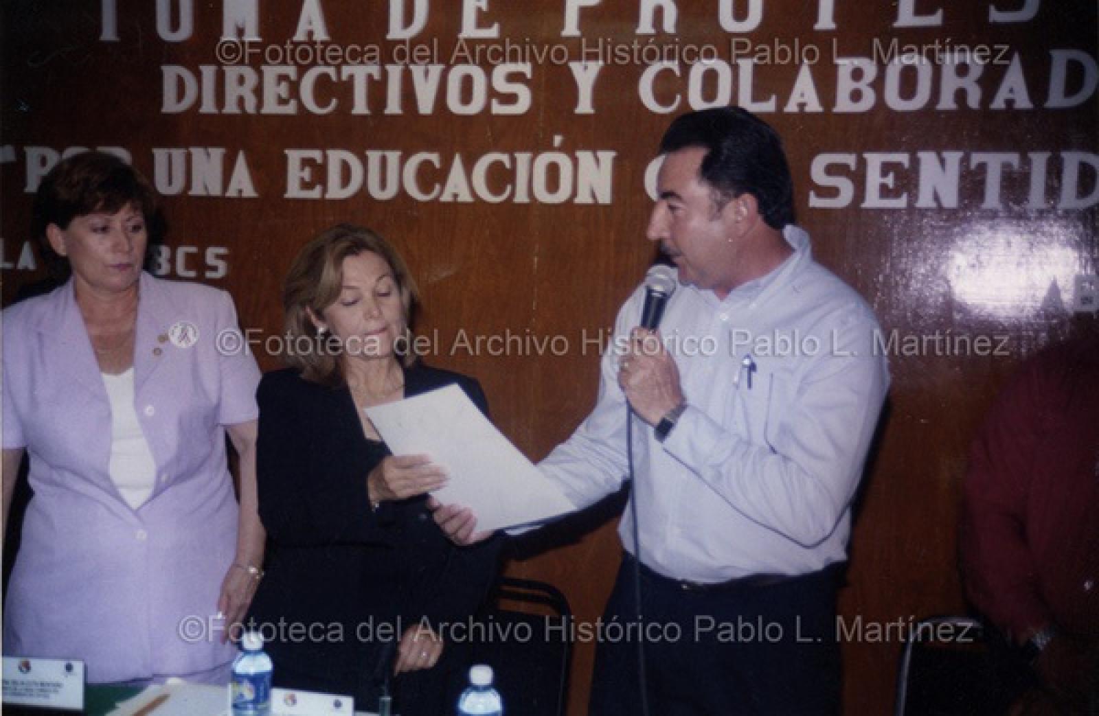 Narciso Agúndez Montaño y Rosa Delia Cota Montaño en evento público.