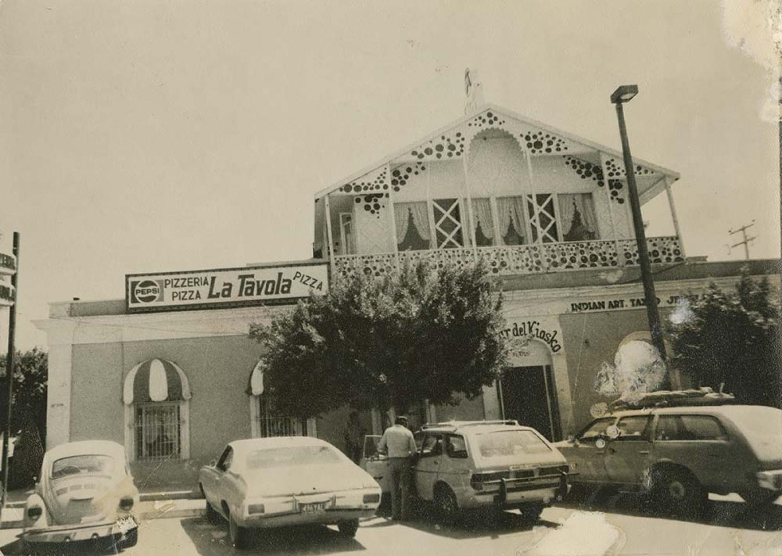 Negocio, Pizzería La Tavola.