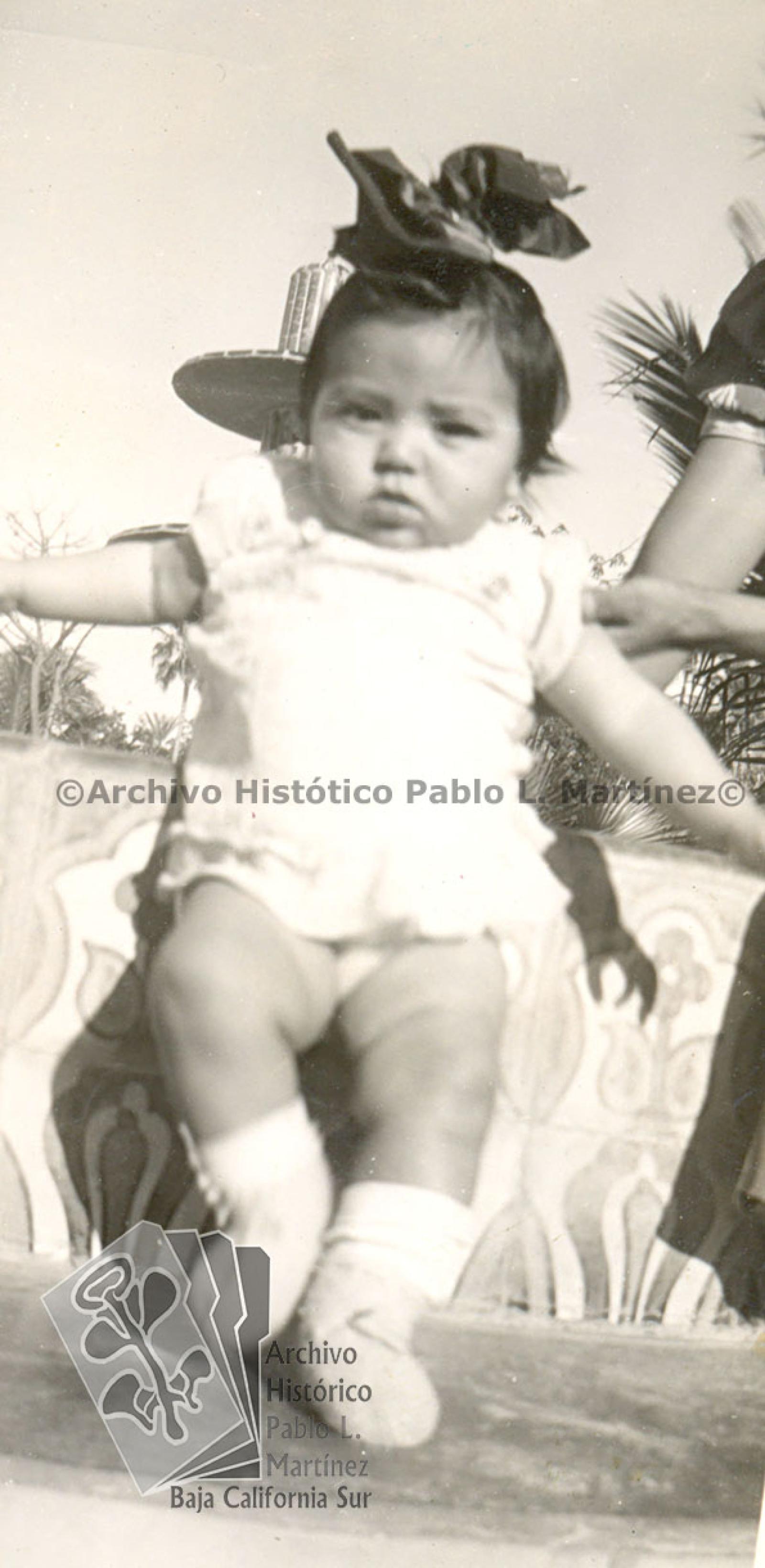 Niña de 6 meses. Grupo de niños perfectos de la generación 1944..