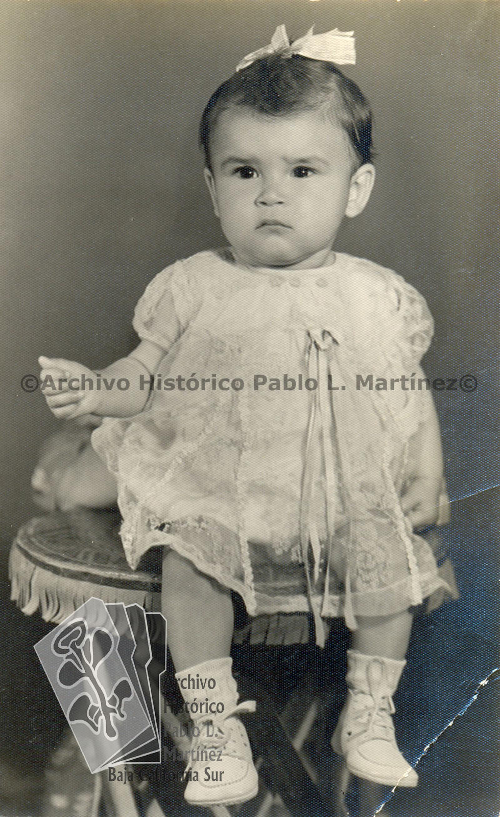 Niña Yolanda Sandoval a la edad de 1 año. Grupo de niños perfectos de la generación 1944.