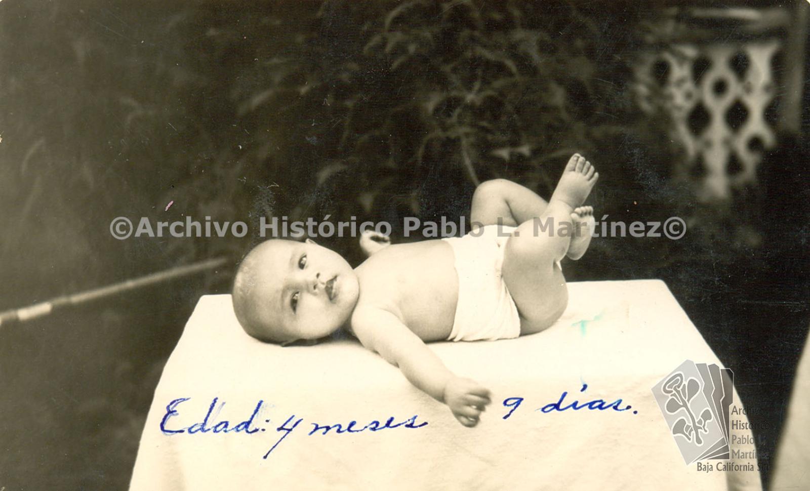 Niño Carlos Virgilio a la edad de 4 meses 9 días. Grupo de niños perfectos de la generación 1944.