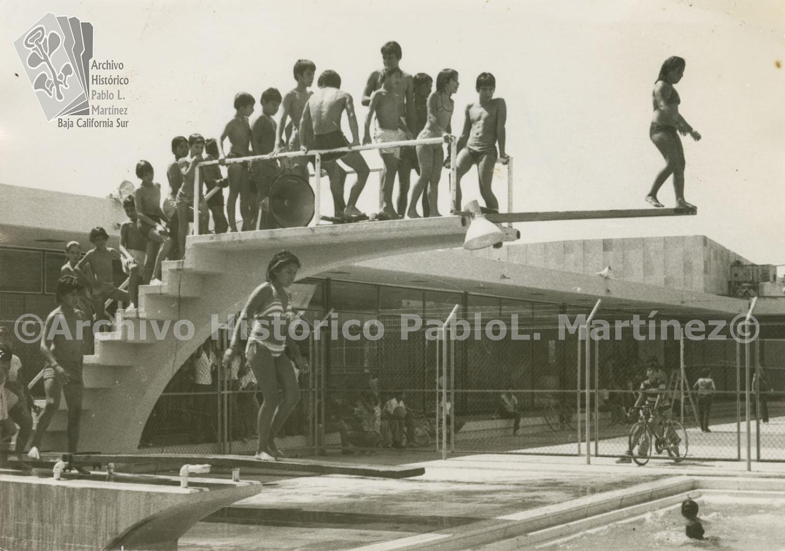Niños en alberca del Instituto Sudcaliforniano del Deporte, La Paz, Baja California Sur.