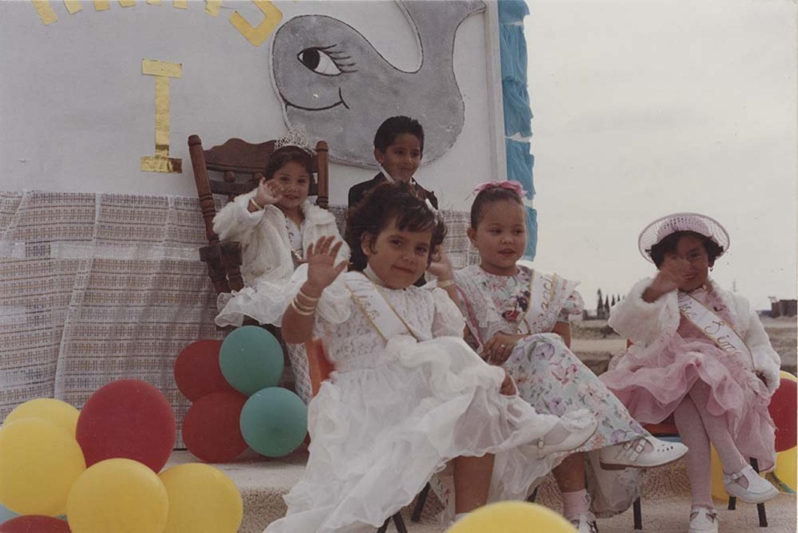 “Niños participan en el III Festival de la Ballena Gris”.