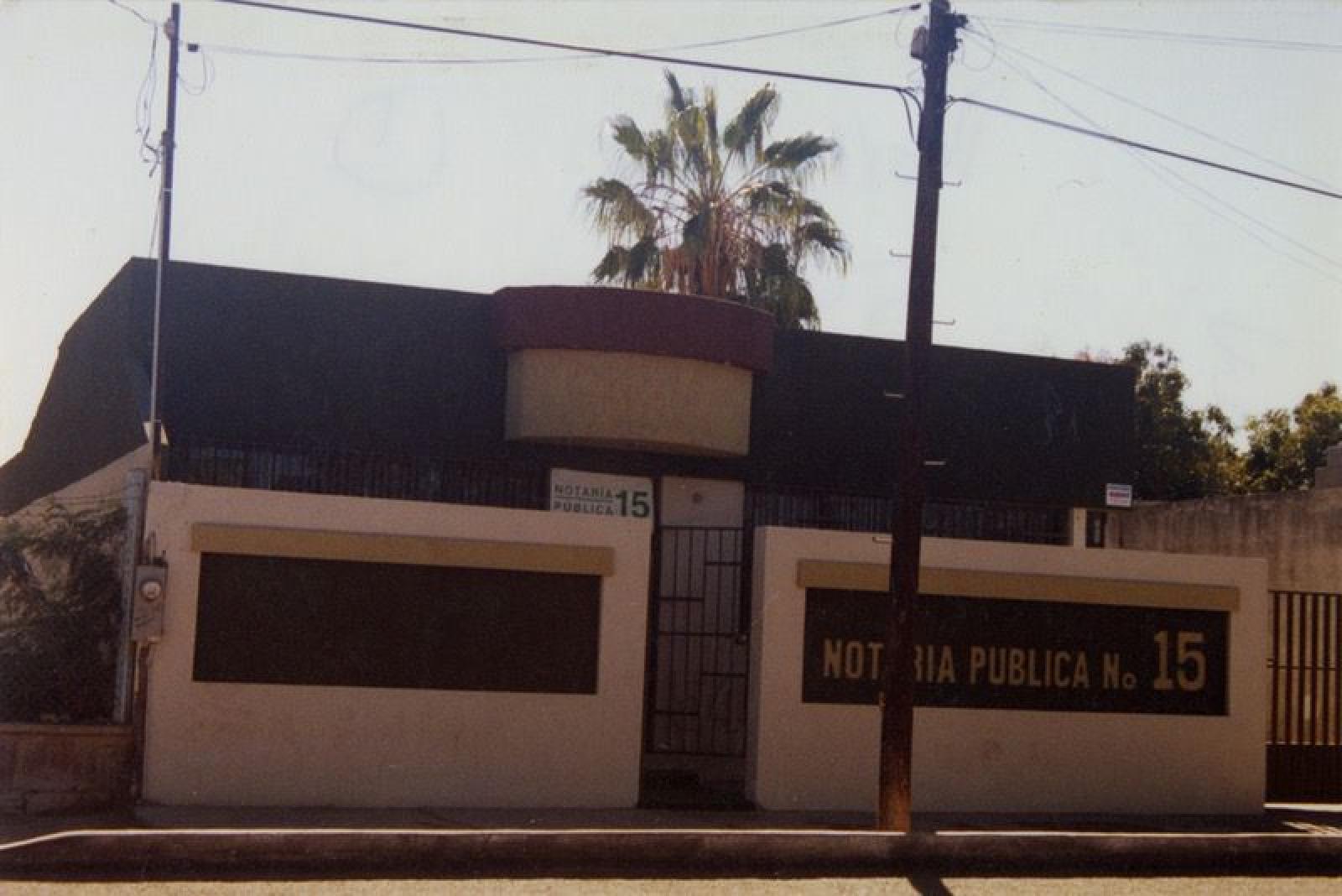 Notaría Pública número 15, sobre la calle Ignacio Allende, La Paz.