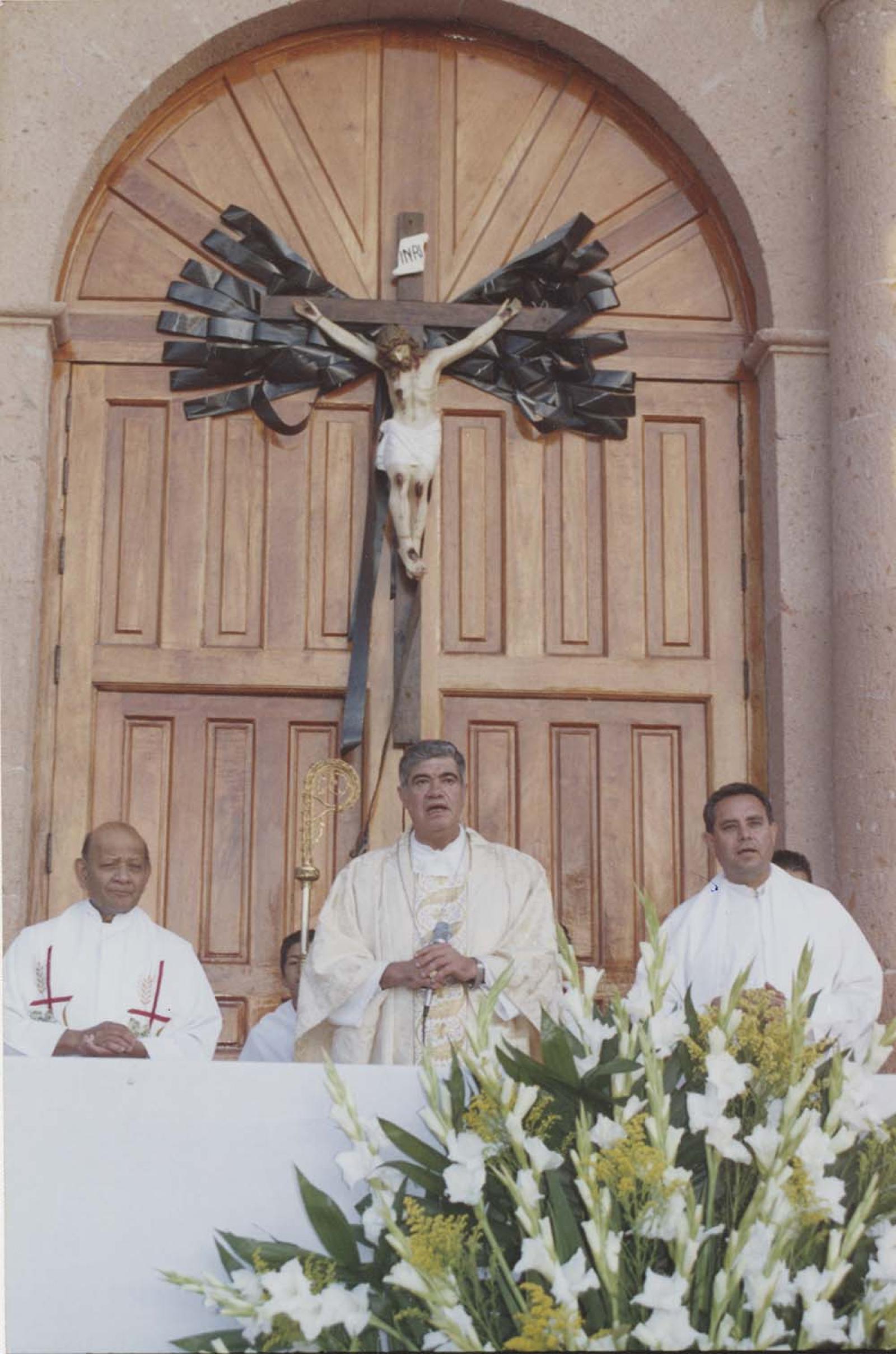 Obispo Miguel Ángel Alba Díaz y acompañantes.