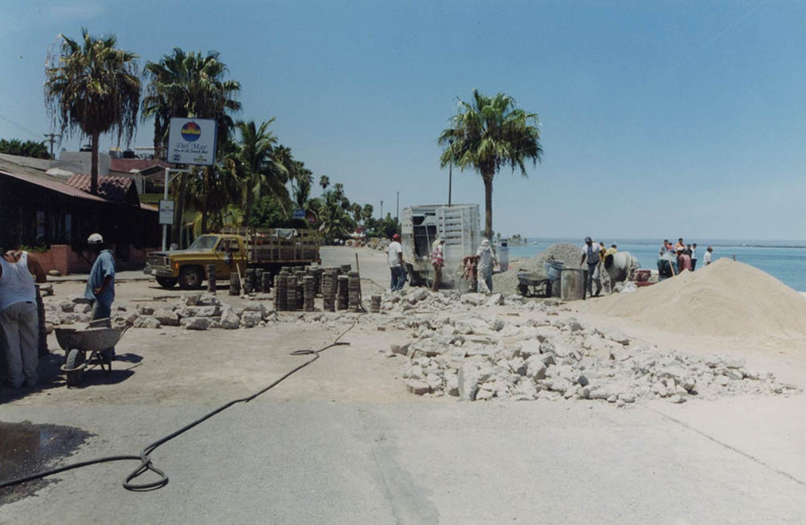 Obra de reencarpetado, sobre la avenida Álvaro Obregón.