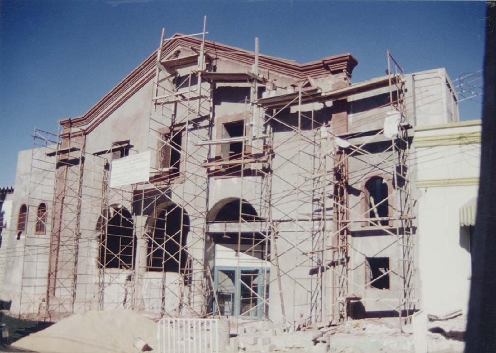 Obra, fachada del Teatro Juárez.