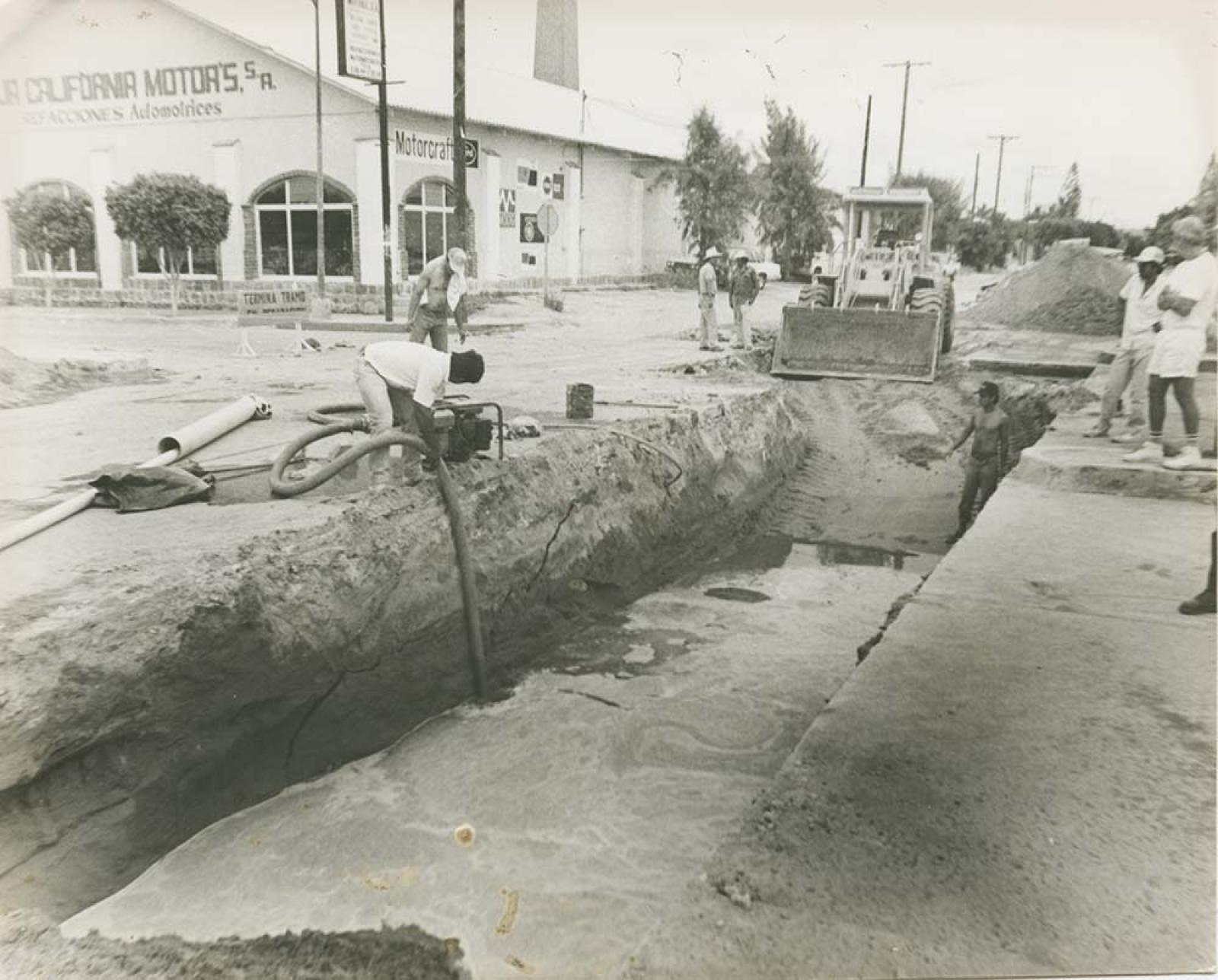Obra pública en calle Licenciado Primo Verdad y 5 de Febrero.