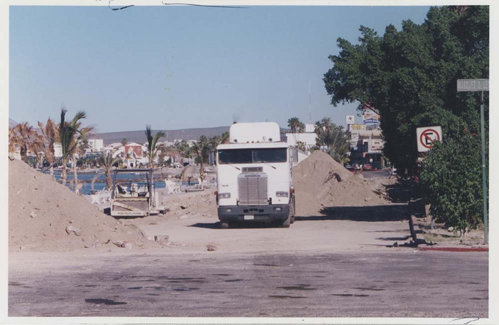 Obra pública en el malecón de La Paz, Baja California Sur.