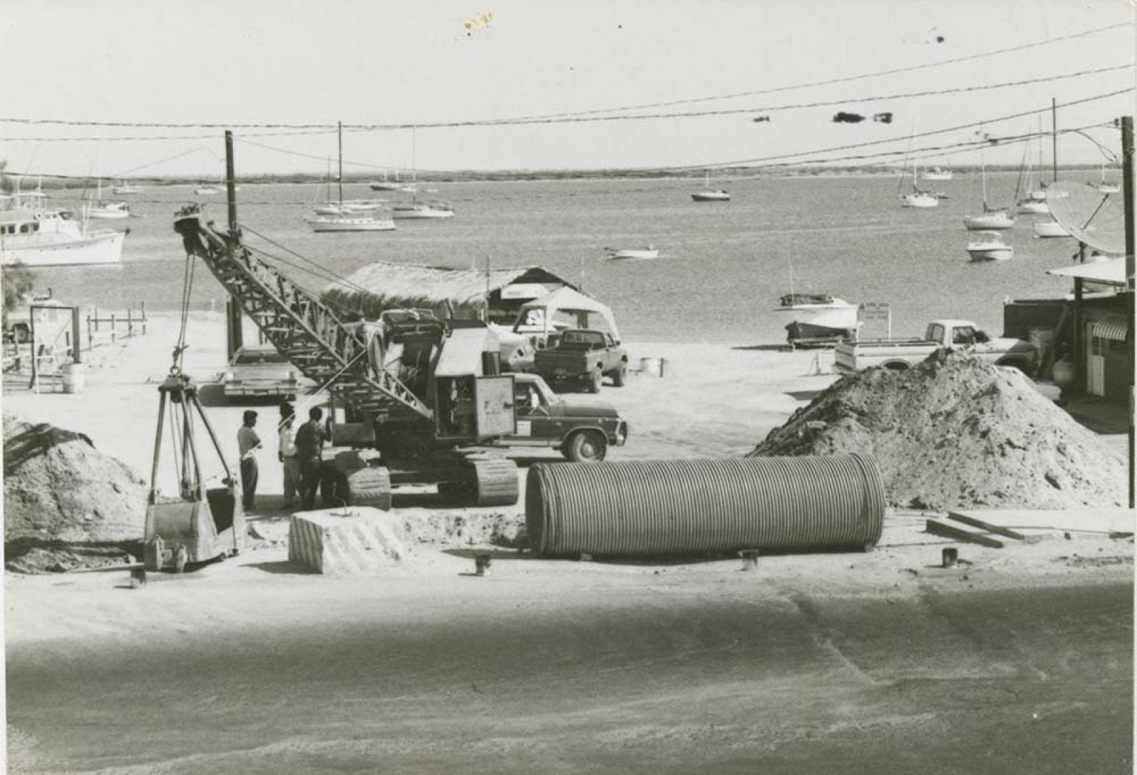 Obra pública en malecón.