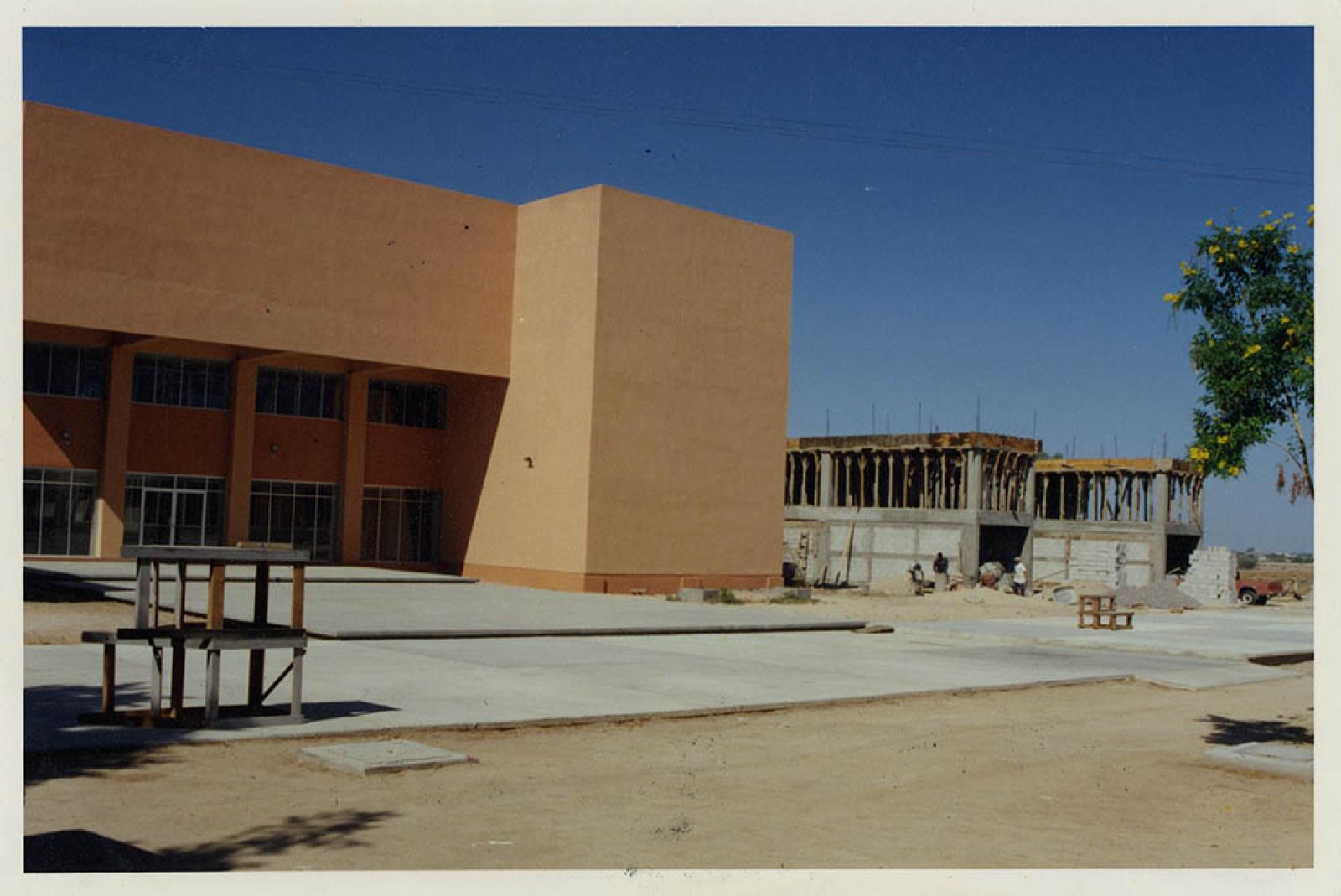 Obras de ampliación de la Universidad Autónoma de Baja California Sur.