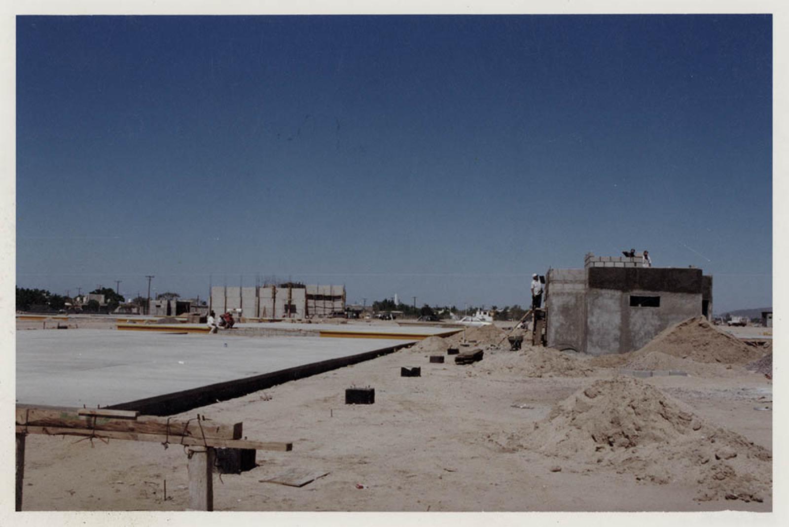 “Obras de construcción en tramos de la ex base aérea”.