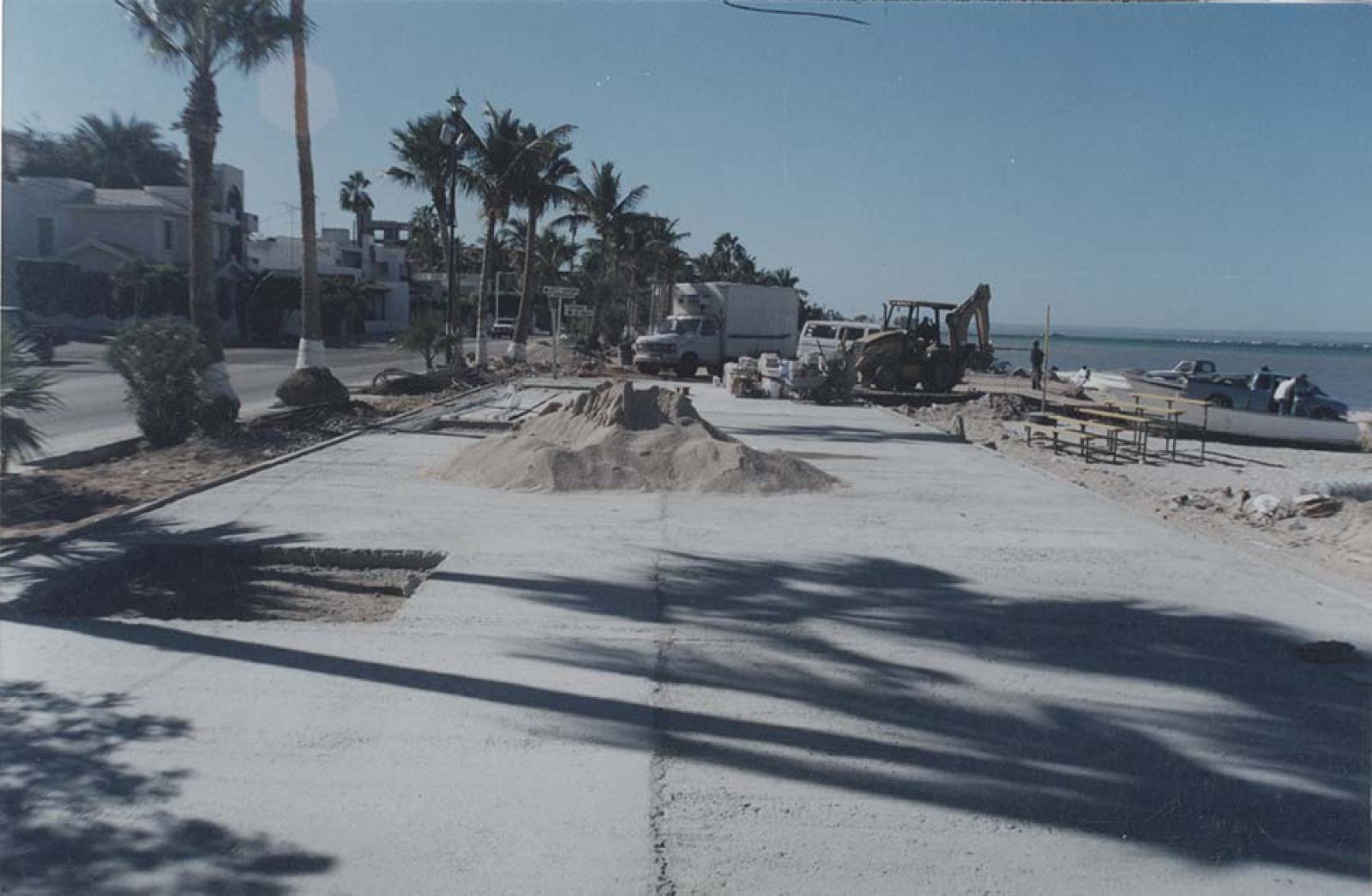 Obras de reconstrucción del malecón de La Paz.