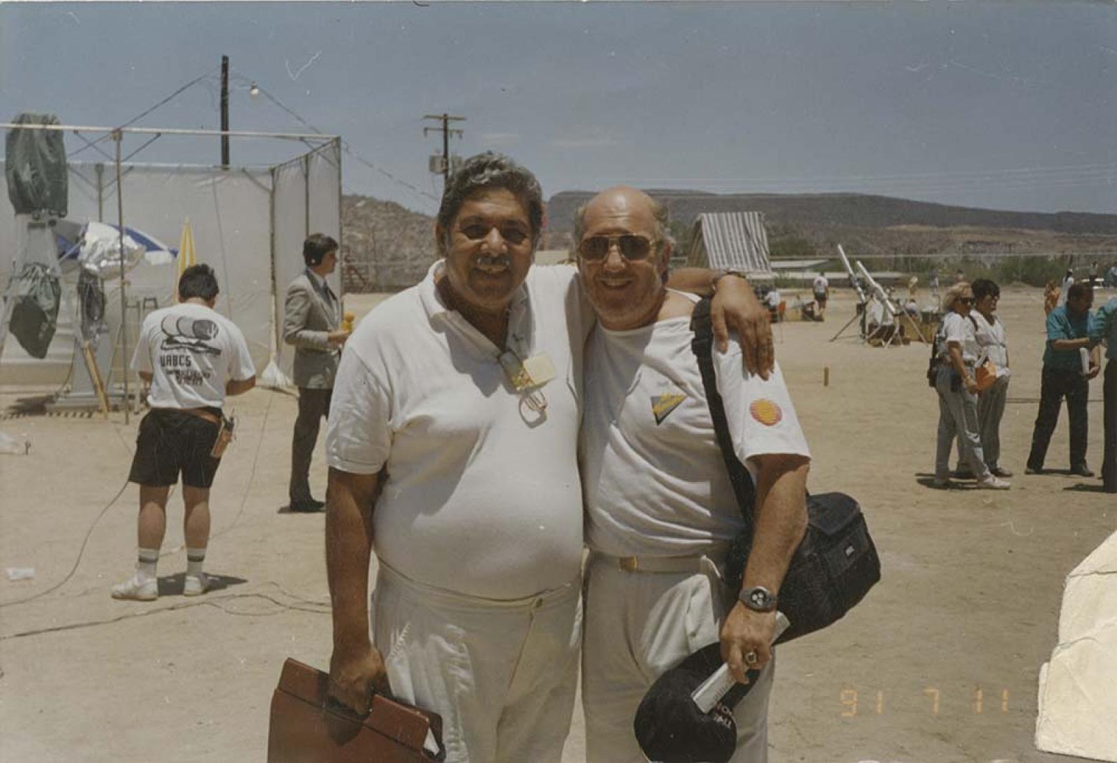 “Oscar Cadena acompañado de Guillermo Vázquez”.