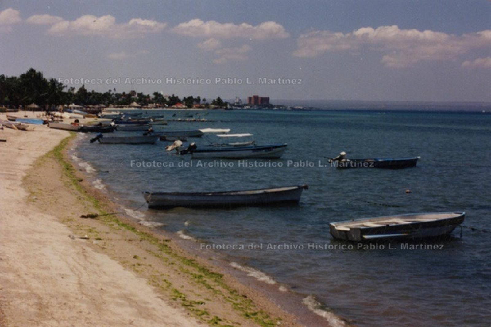 “Pangas cubren las playas del mlecón”.