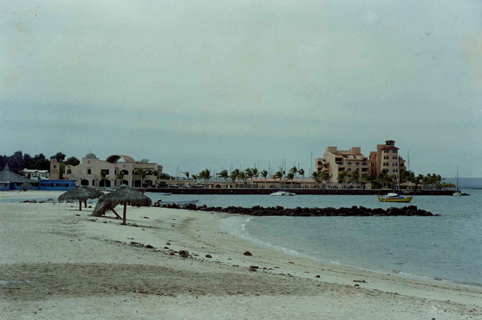 Panorámica de la plaza Vista Coral, malecón de La Paz.