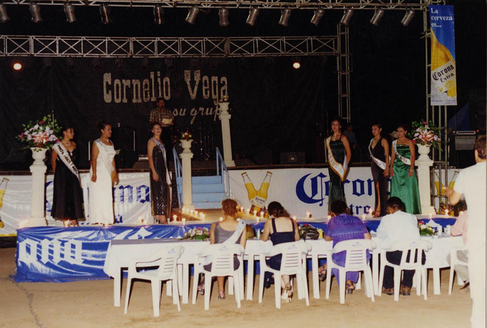 Panorámica de las aspirantes al título de reinado de las fiestas de Santa Rosalía.