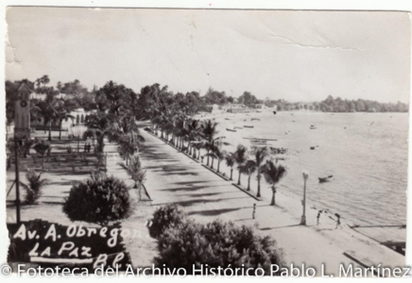 “Panorámica del malecón y parque “El Relojito”.