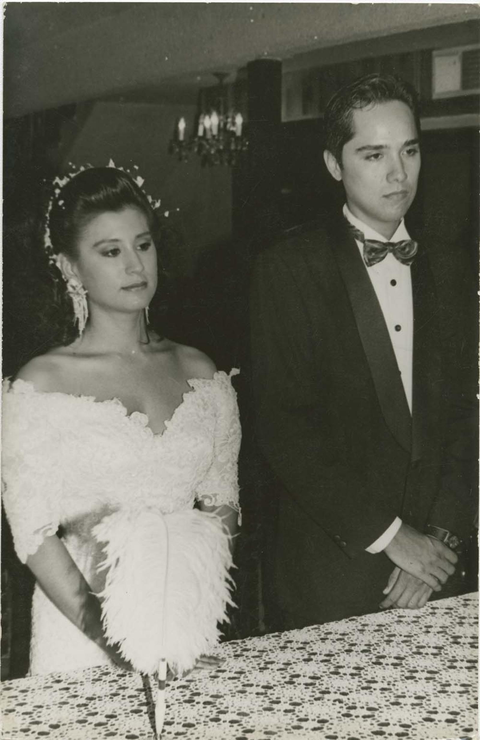 Pareja que contrae matrimonio.