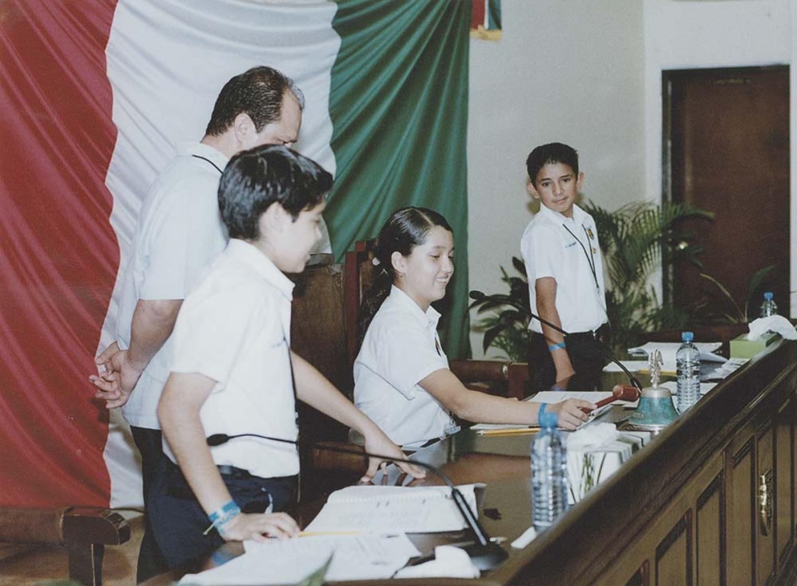 Parlamento infantil en sesión.