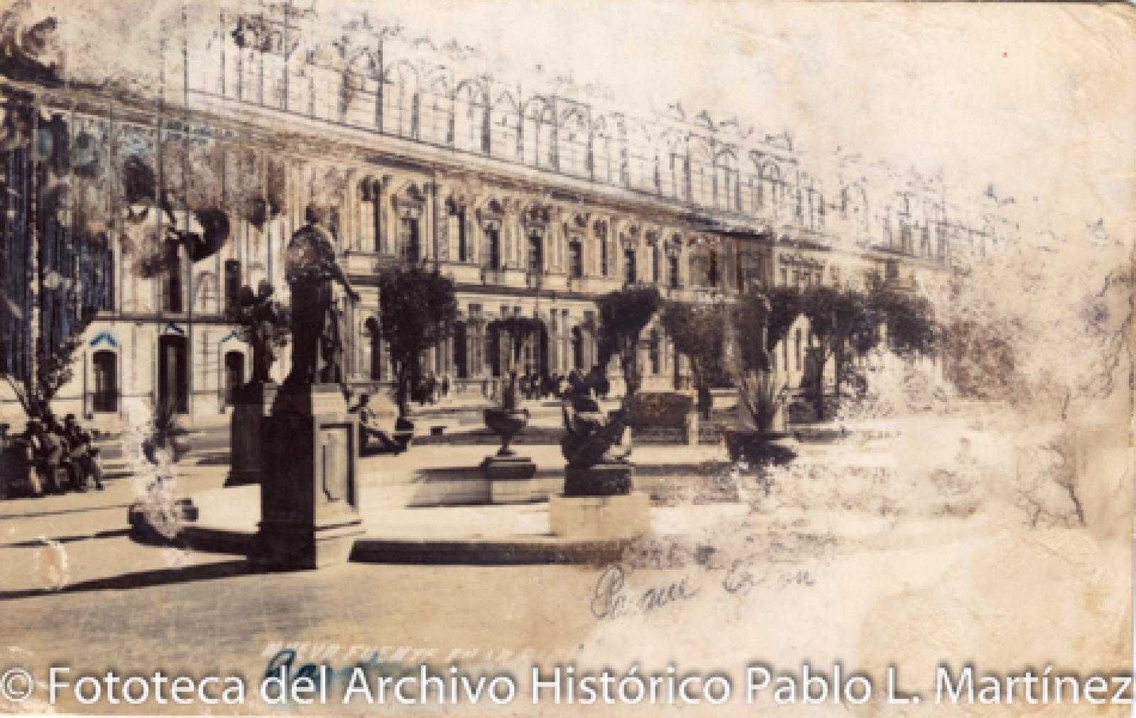 “Parque Colón”.